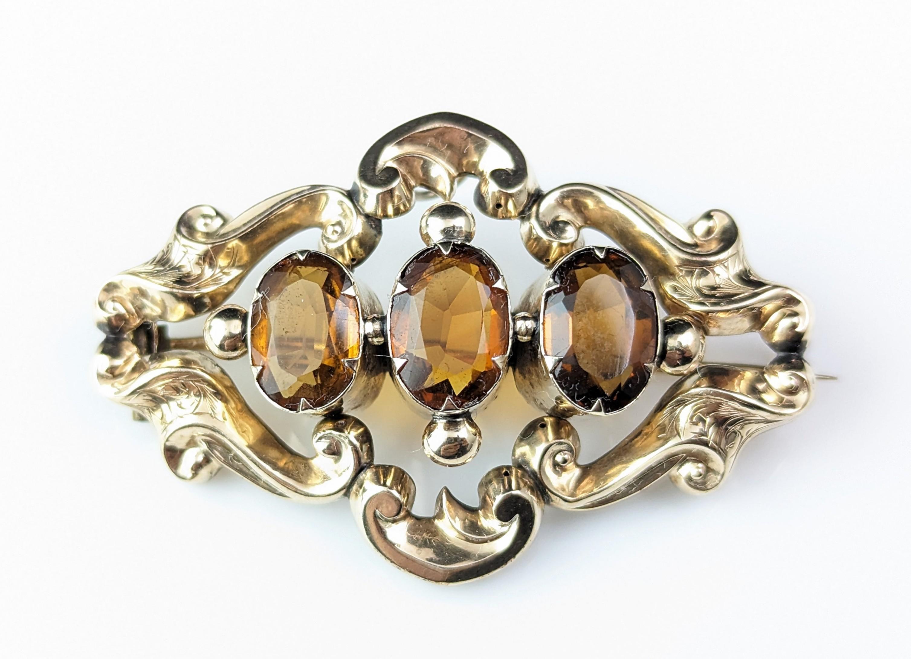 Antique Citrine pendant brooch, 9k yellow gold, Victorian  For Sale 6