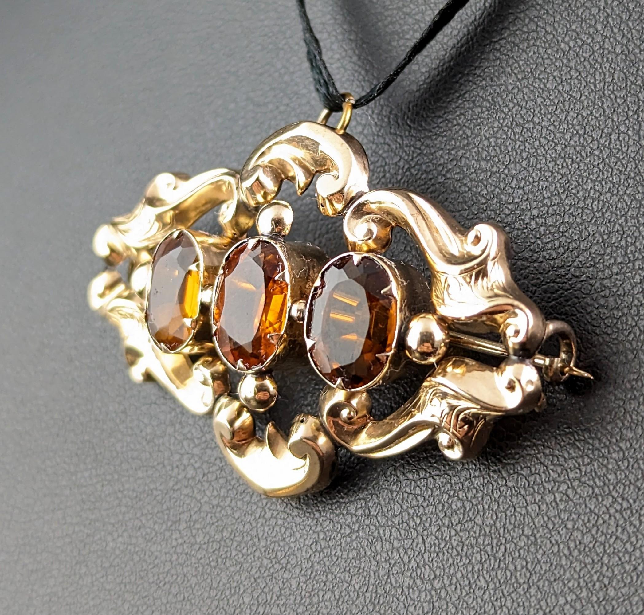 Antique Citrine pendant brooch, 9k yellow gold, Victorian  In Good Condition For Sale In NEWARK, GB