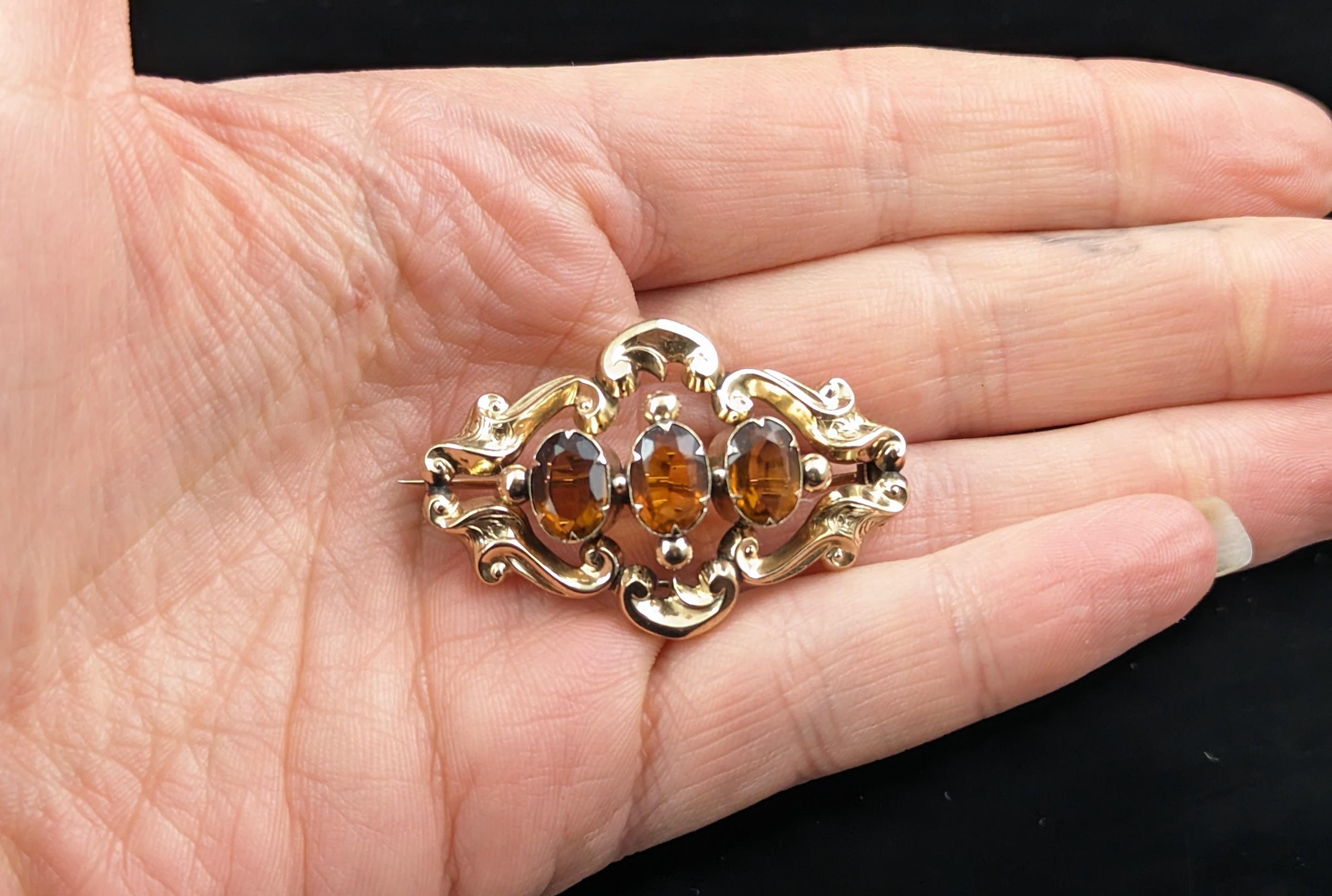 Antique Citrine pendant brooch, 9k yellow gold, Victorian  For Sale 3