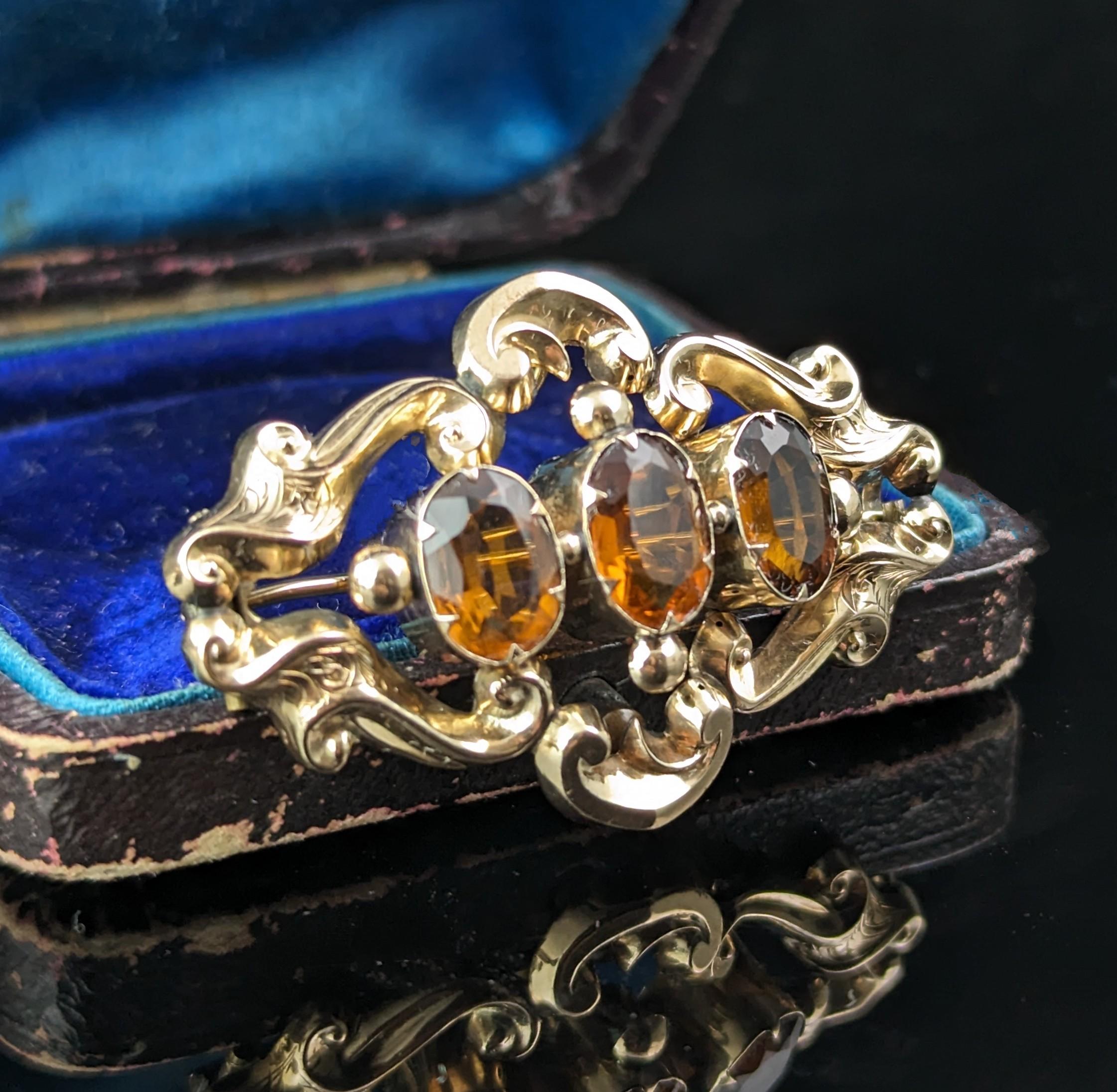 Antique Citrine pendant brooch, 9k yellow gold, Victorian  For Sale 4