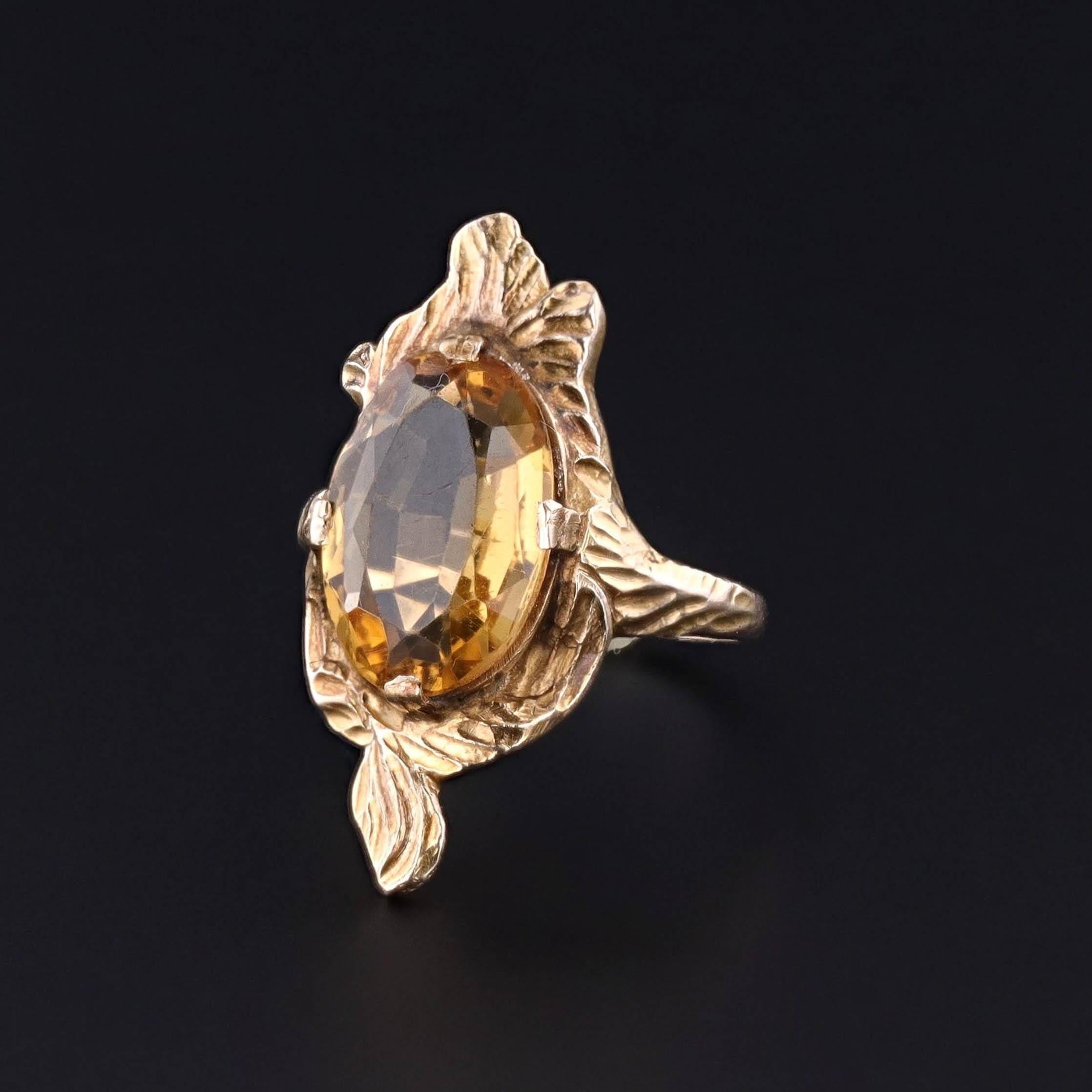 Bague ancienne en citrine : Cette bague ancienne (vers 1910-1920) est ornée d'une citrine ovale sertie dans de l'or 10k.

La face de l'anneau mesure 1 pouce de haut en bas et 0,5 pouce de large. Il s'agit d'une taille 3,25, mais elle peut être