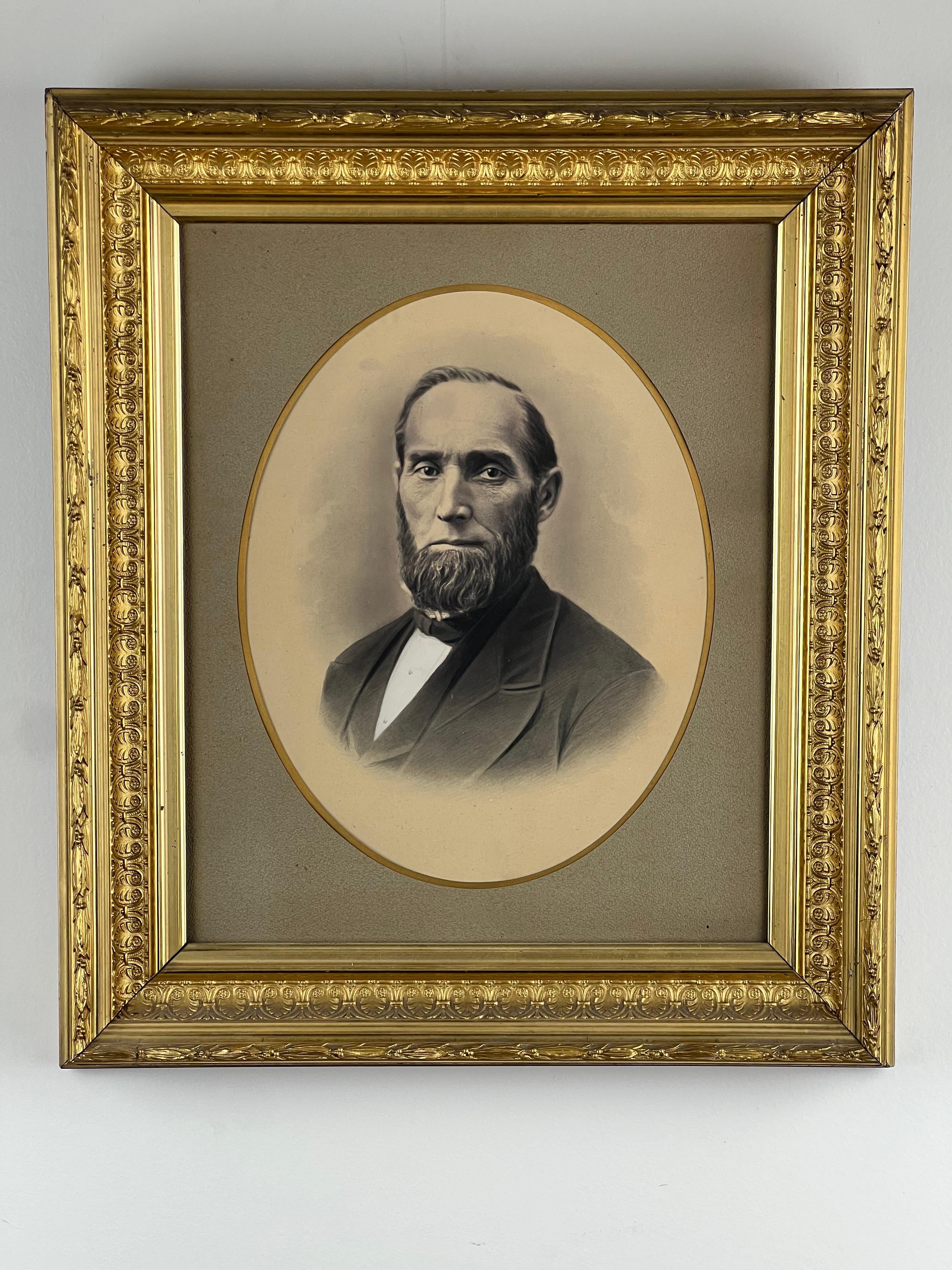 Dieses beeindruckende Porträt aus der Zeit des Bürgerkriegs zeigt die würdevolle Präsenz eines Gentleman aus dem 19. Jahrhundert, der im klassischen, sepiafarbenen Stil dargestellt ist, der Mitte des 18. Der Gesichtsausdruck des Dargestellten, seine