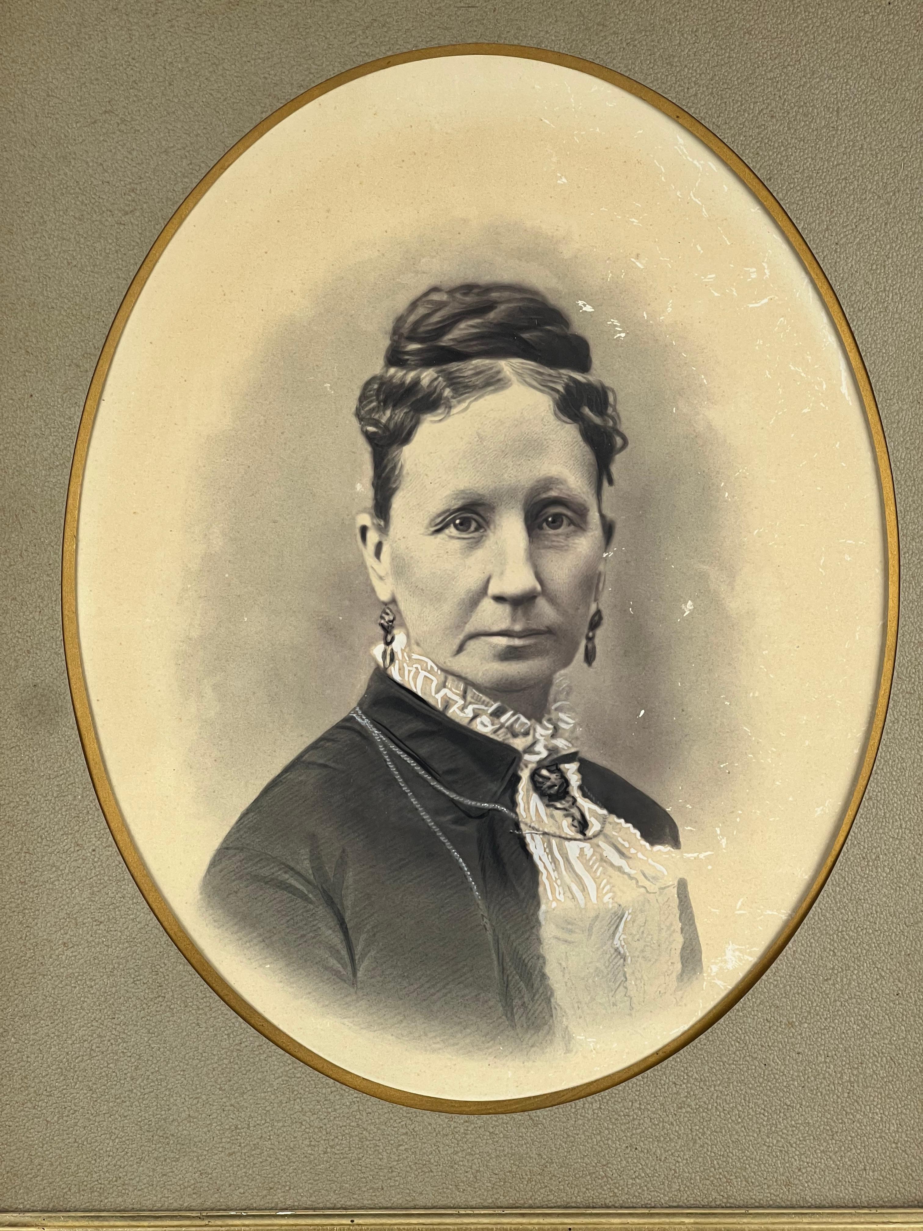 Victorien Portrait ancien d'une femme de l'époque de la guerre civile dans un cadre en bois doré en vente