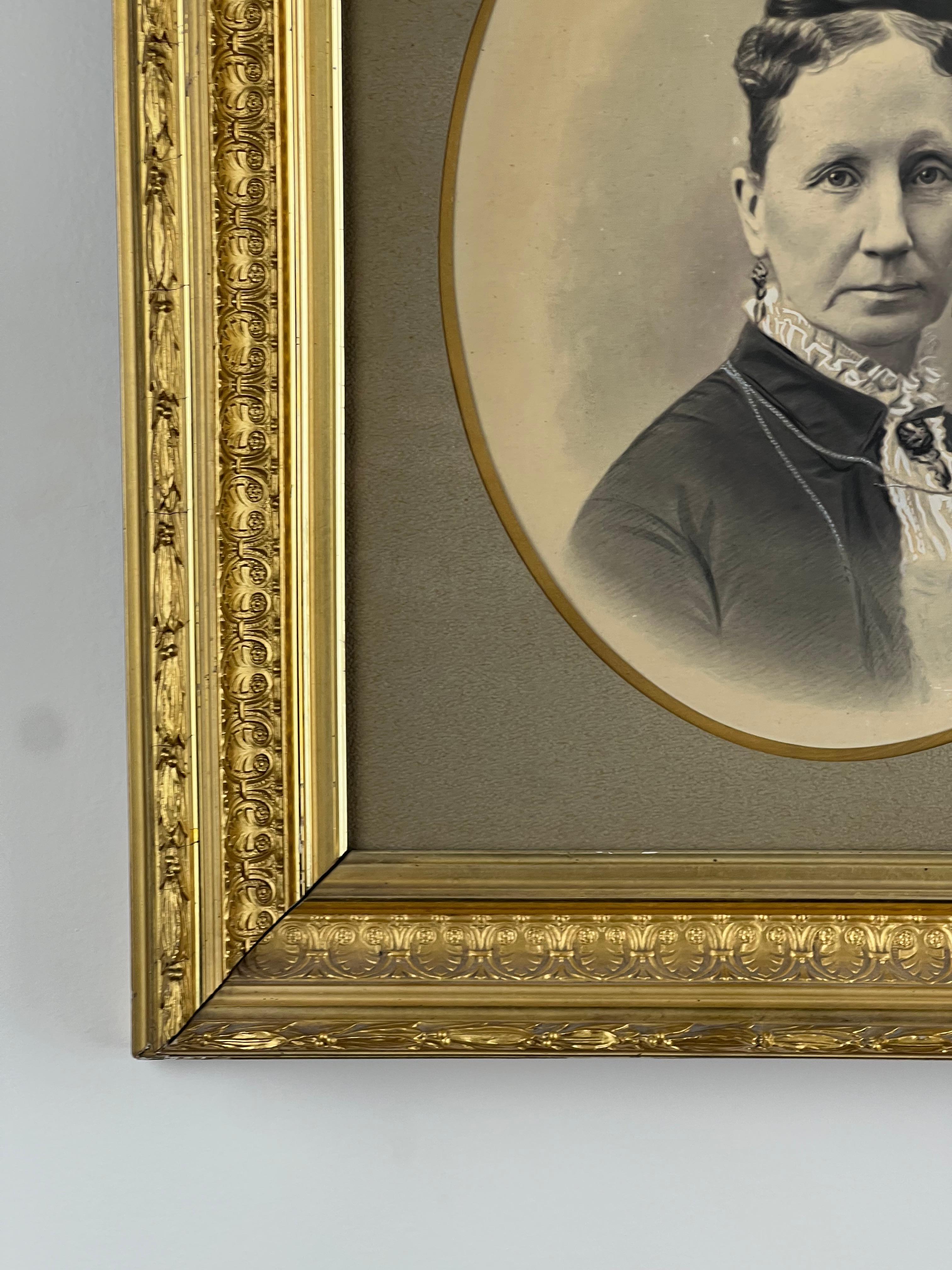 Américain Portrait ancien d'une femme de l'époque de la guerre civile dans un cadre en bois dor�é en vente