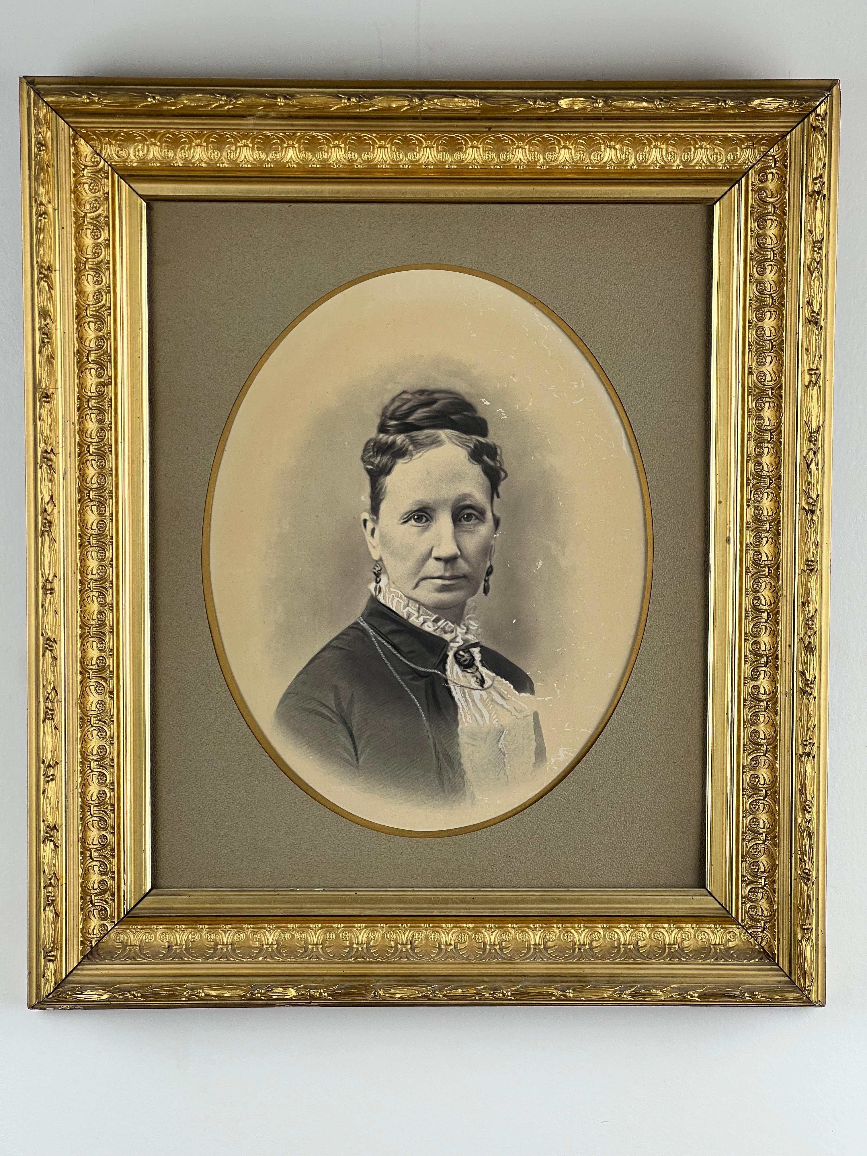 Portrait ancien d'une femme de l'époque de la guerre civile dans un cadre en bois doré en vente 1