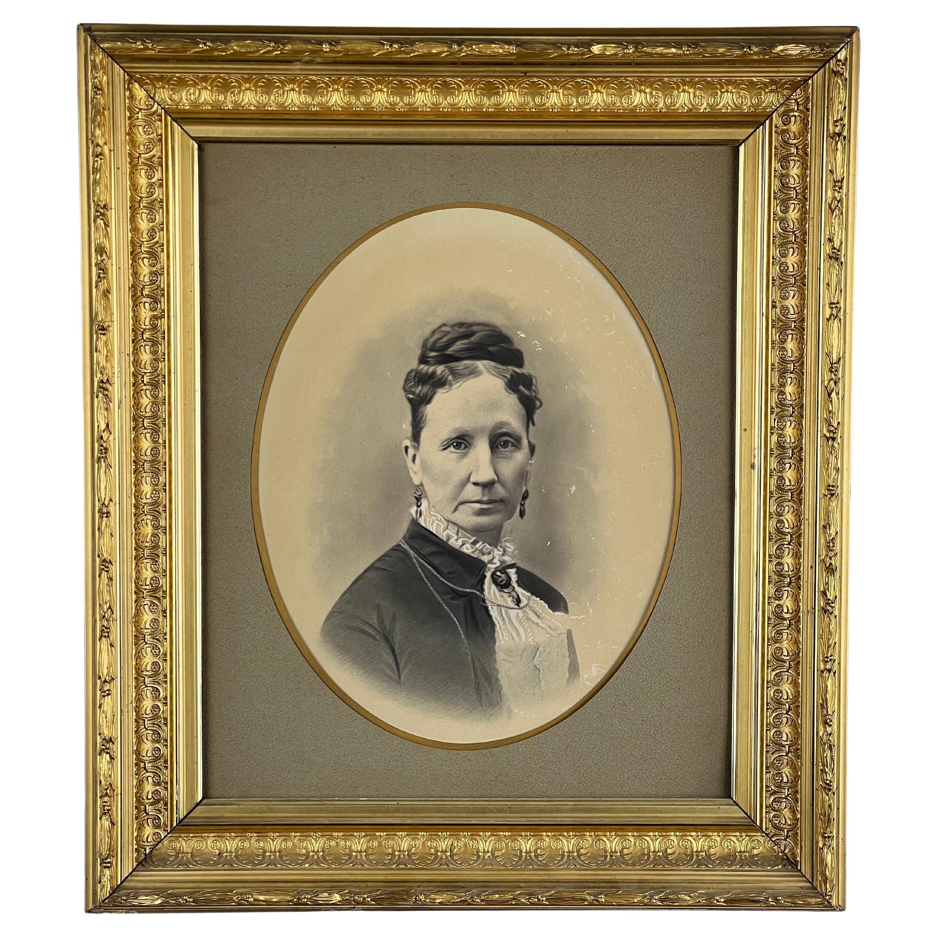 Portrait ancien d
une femme de l
époque de la guerre civile dans un cadre en bois doré