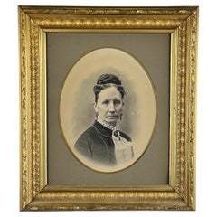 Portrait ancien d
une femme de l
époque de la guerre civile dans un cadre en bois doré