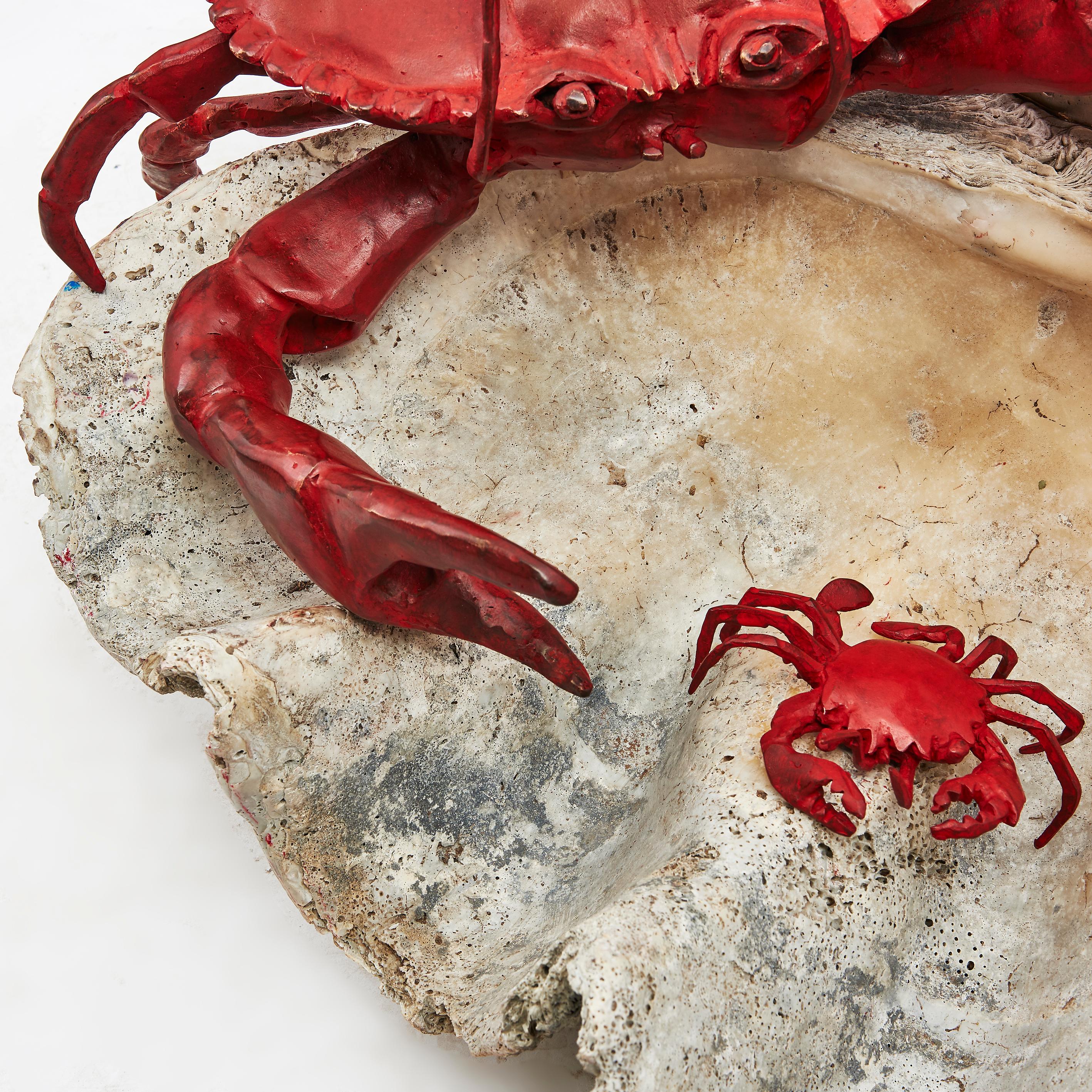 Contemporary Antique Clam Shell Centre Piece with Paula Swinnen Crab Sculptures, 2019. 