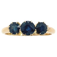Antique Classic 3-Stone Sapphire Ring Set in 18ct Yellow Gold