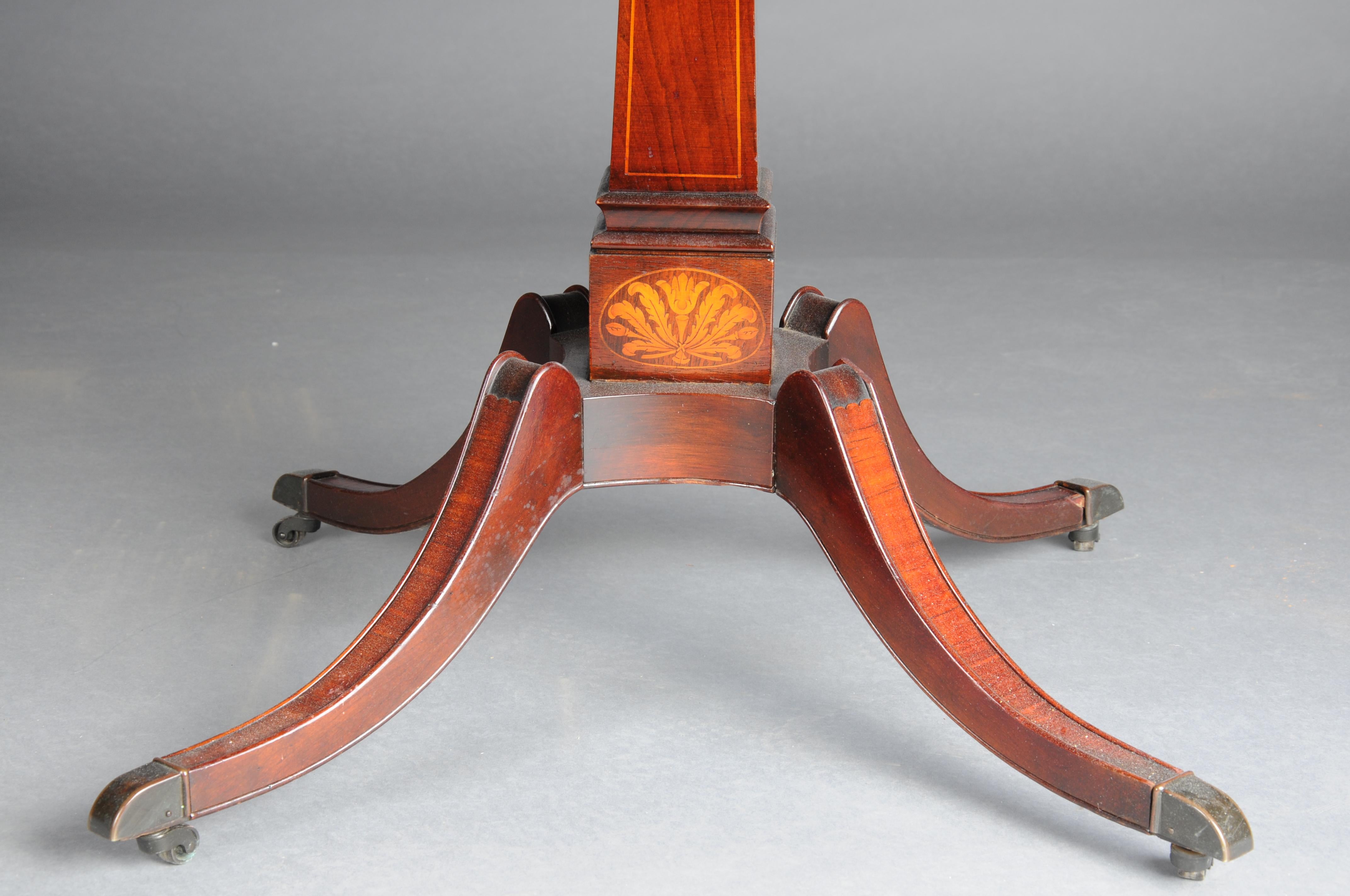 Table d'appoint anglaise classique et ancienne avec plateau en cuir. 19ème siècle en vente 7