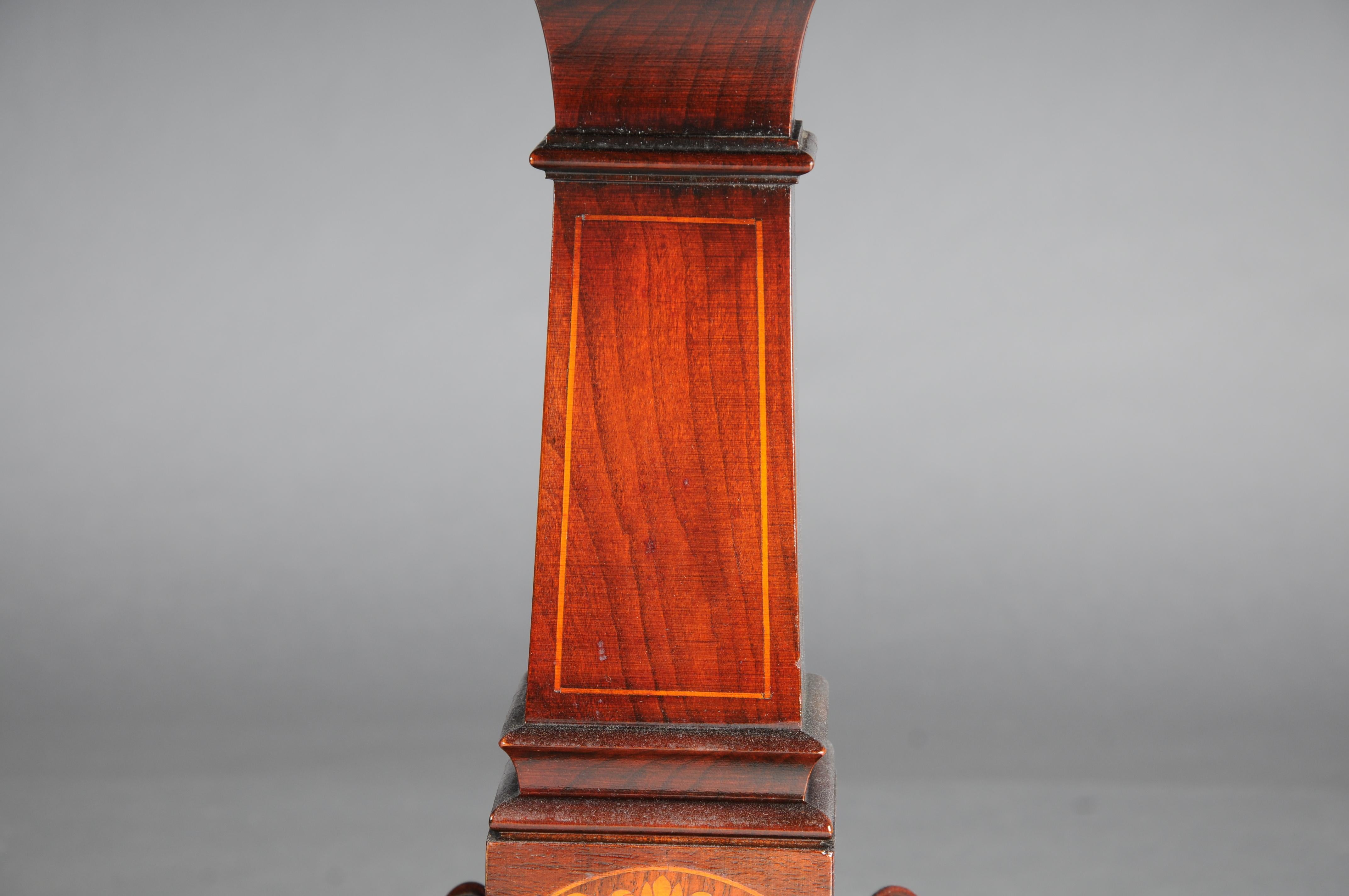 Table d'appoint anglaise classique et ancienne avec plateau en cuir. 19ème siècle en vente 9