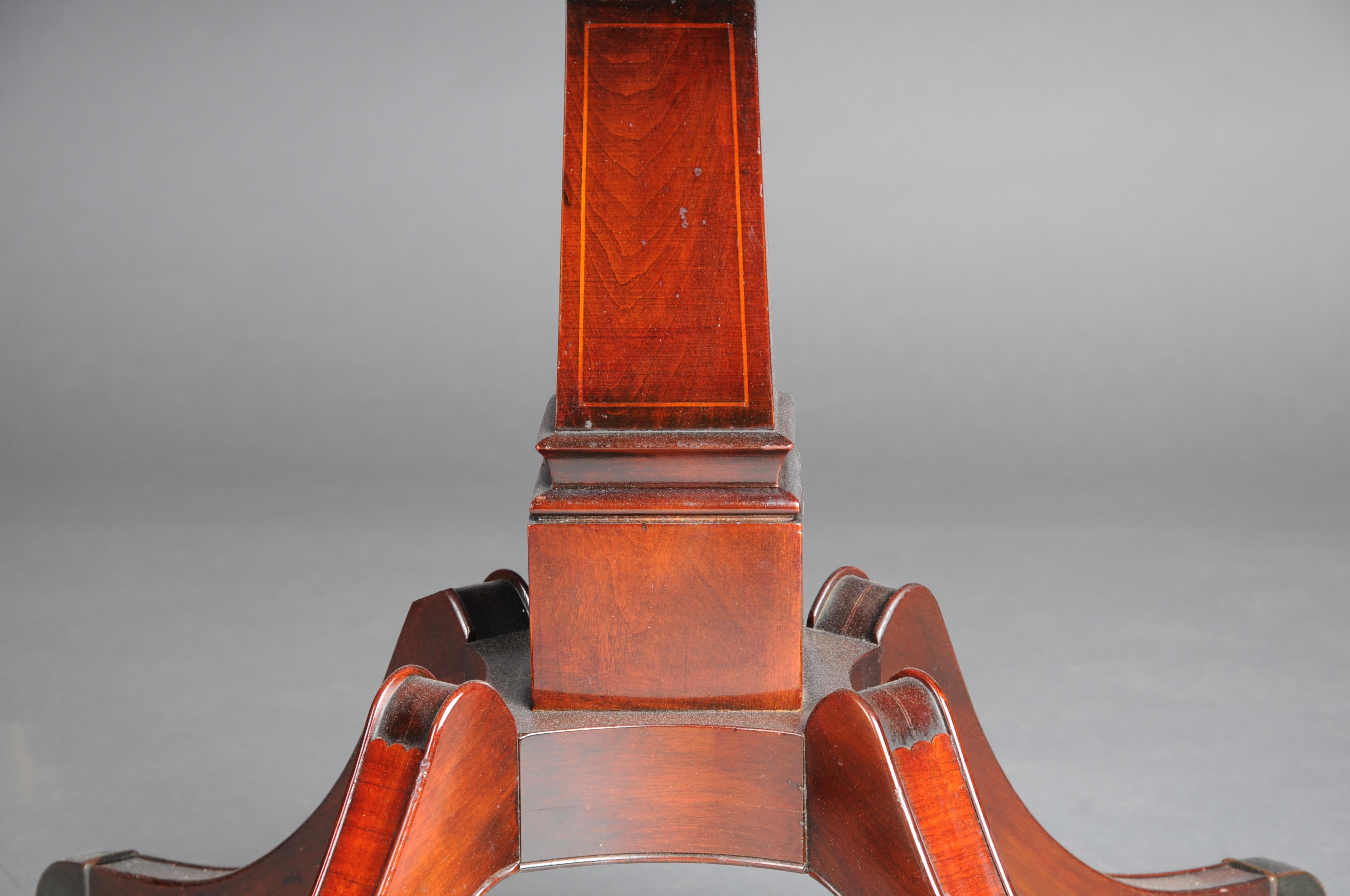 XIXe siècle Table d'appoint anglaise classique et ancienne avec plateau en cuir. 19ème siècle en vente