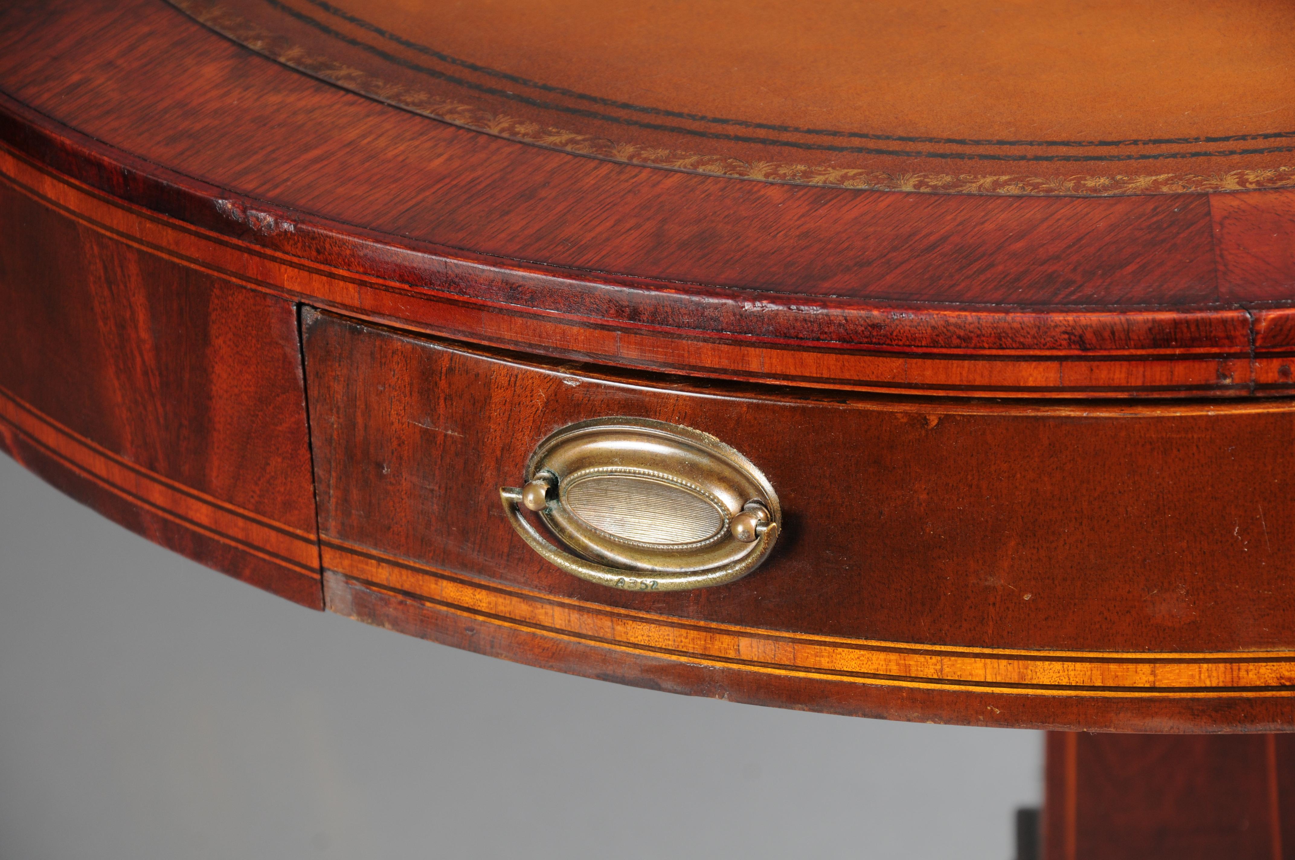 Antique classic English side table with leather top. 19th Century For Sale 3