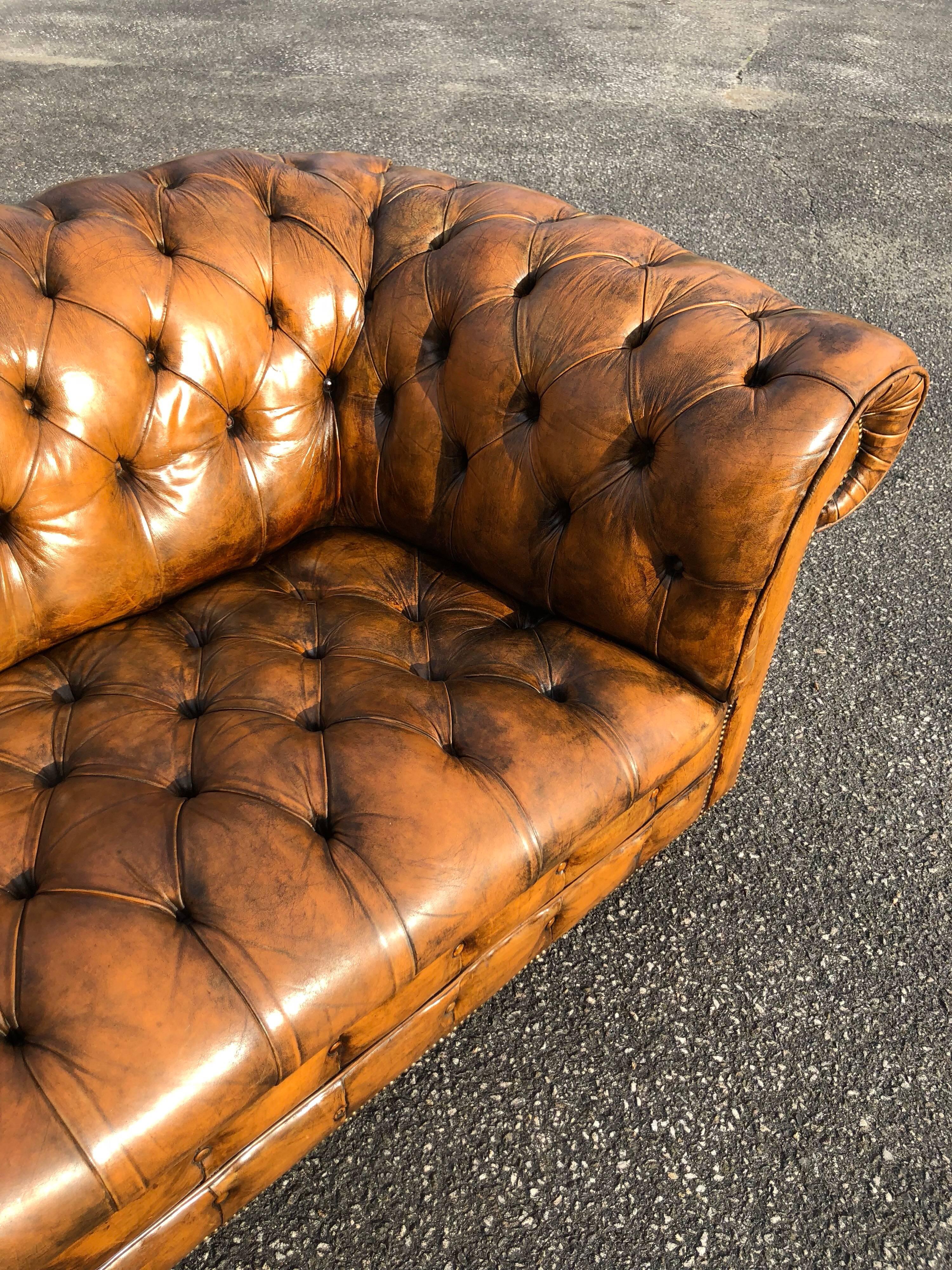 Antique Classic Leather Chesterfield Love Seat 3