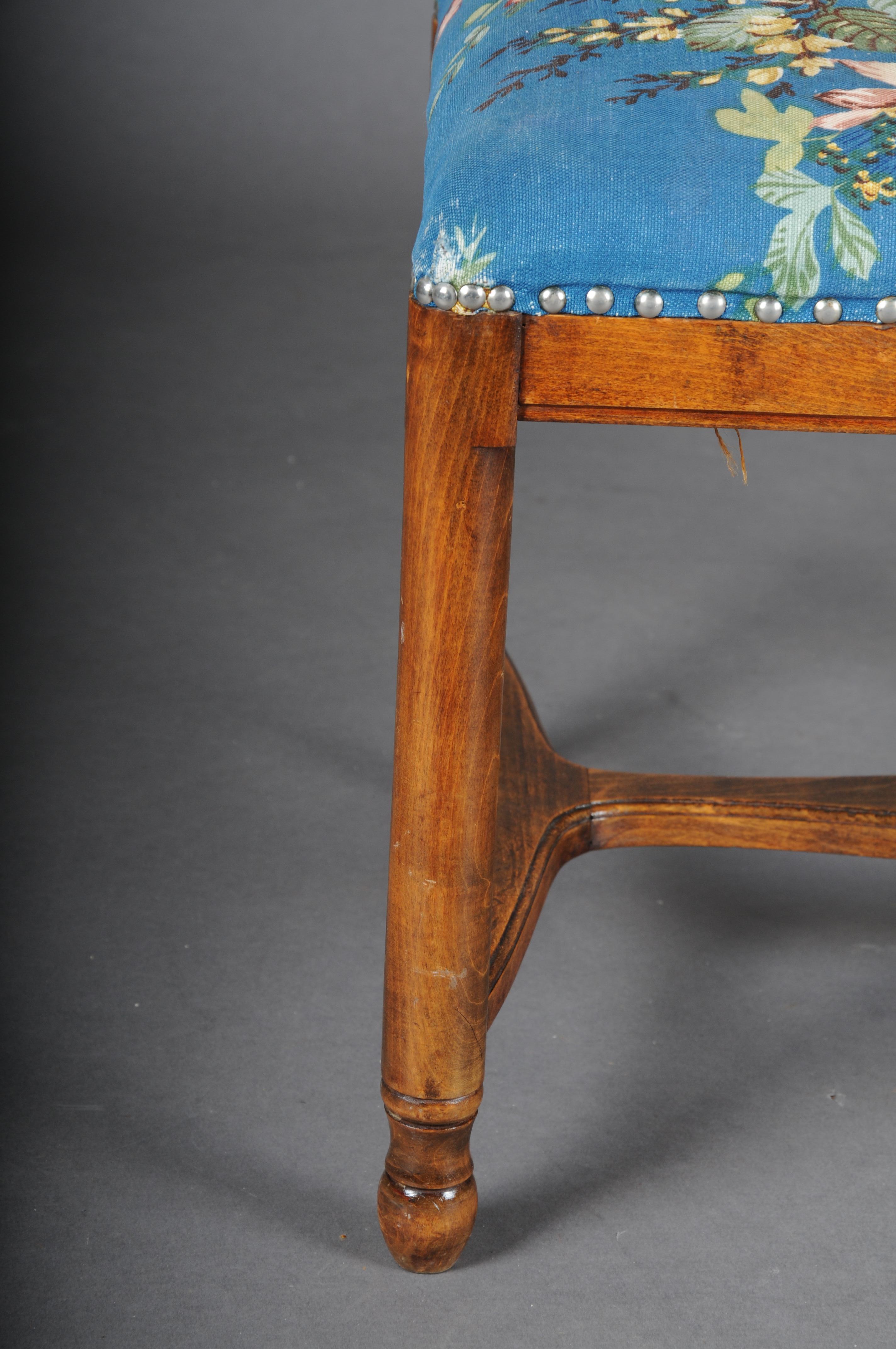 Antique classic oak stool, Germany, 19th. Century In Good Condition For Sale In Berlin, DE