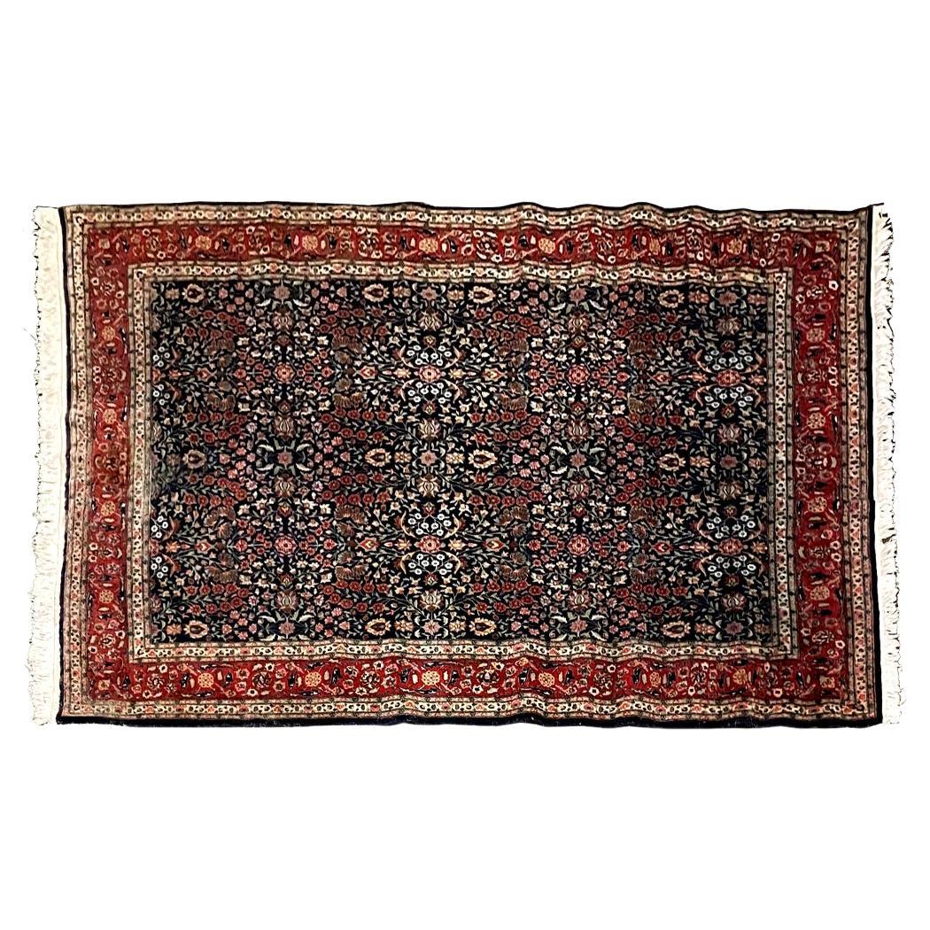 Antiker klassischer persischer Teppich im Angebot