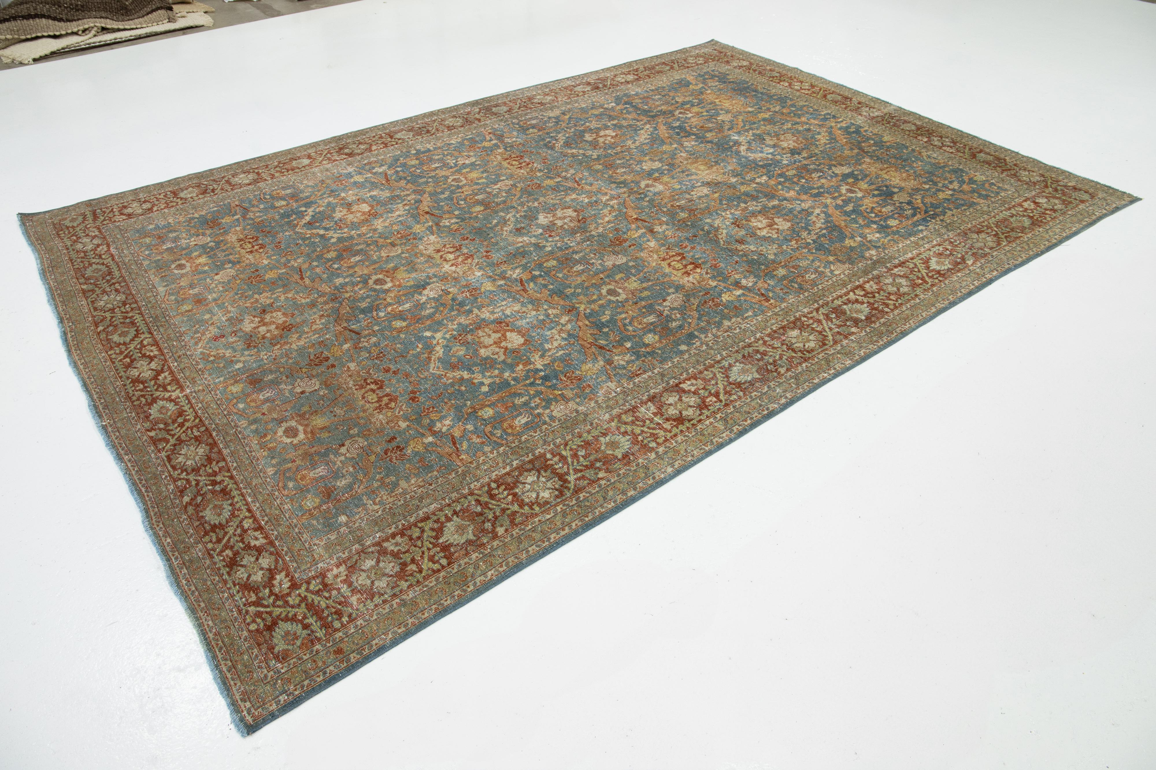 Antiker klassischer persischer Wollteppich aus Täbris in Blau mit floralem Muster (Tabriz) im Angebot