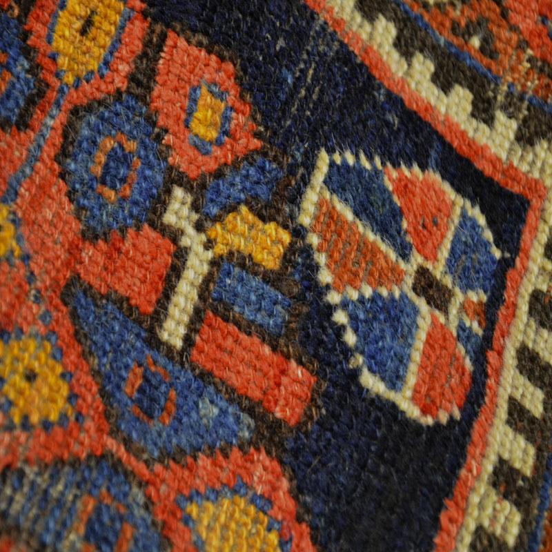 Antique Classic Wool Design Rug. 1.90 x 1.30 m For Sale 2