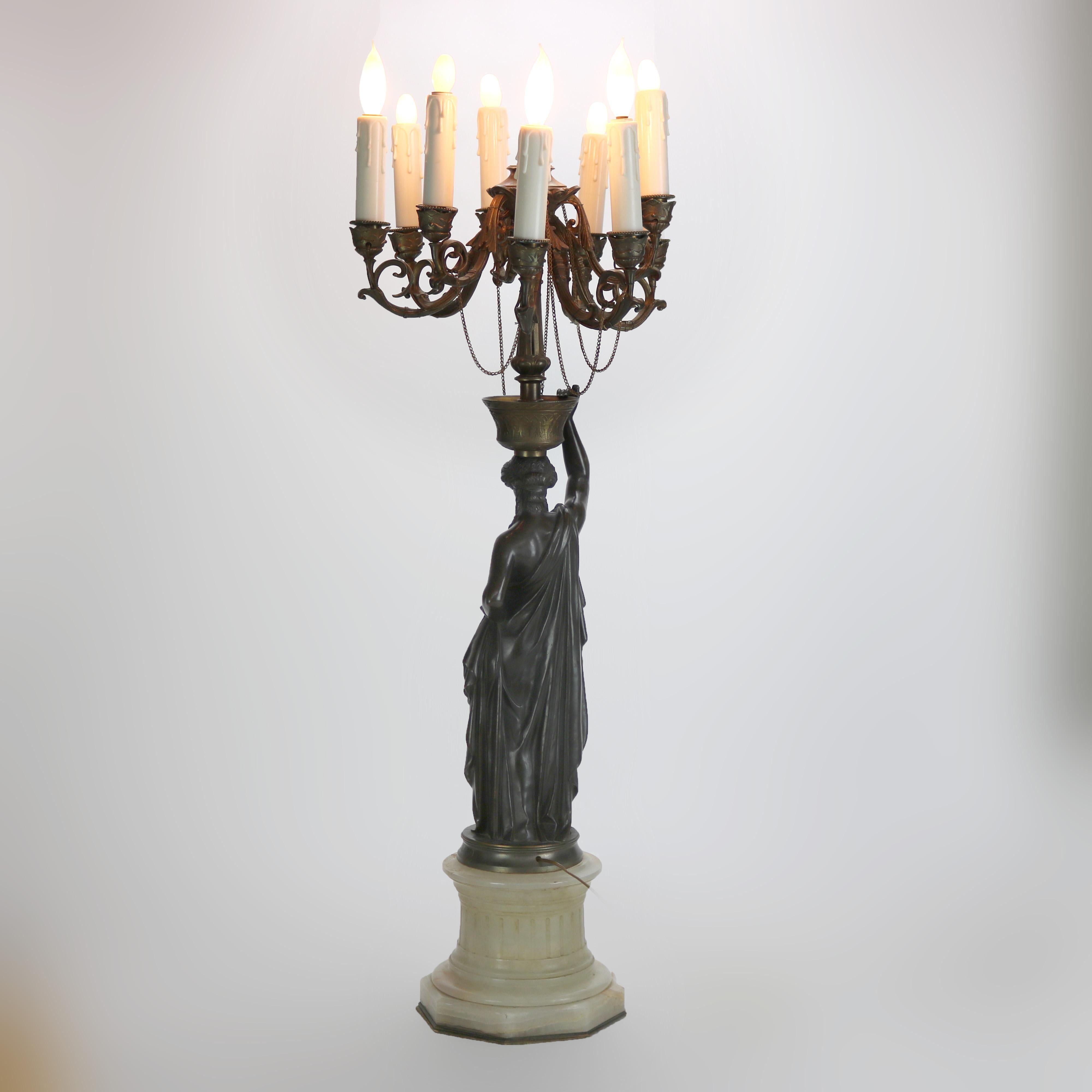 Antico candelabro scultoreo classico in bronzo a otto luci C1890 in vendita 8
