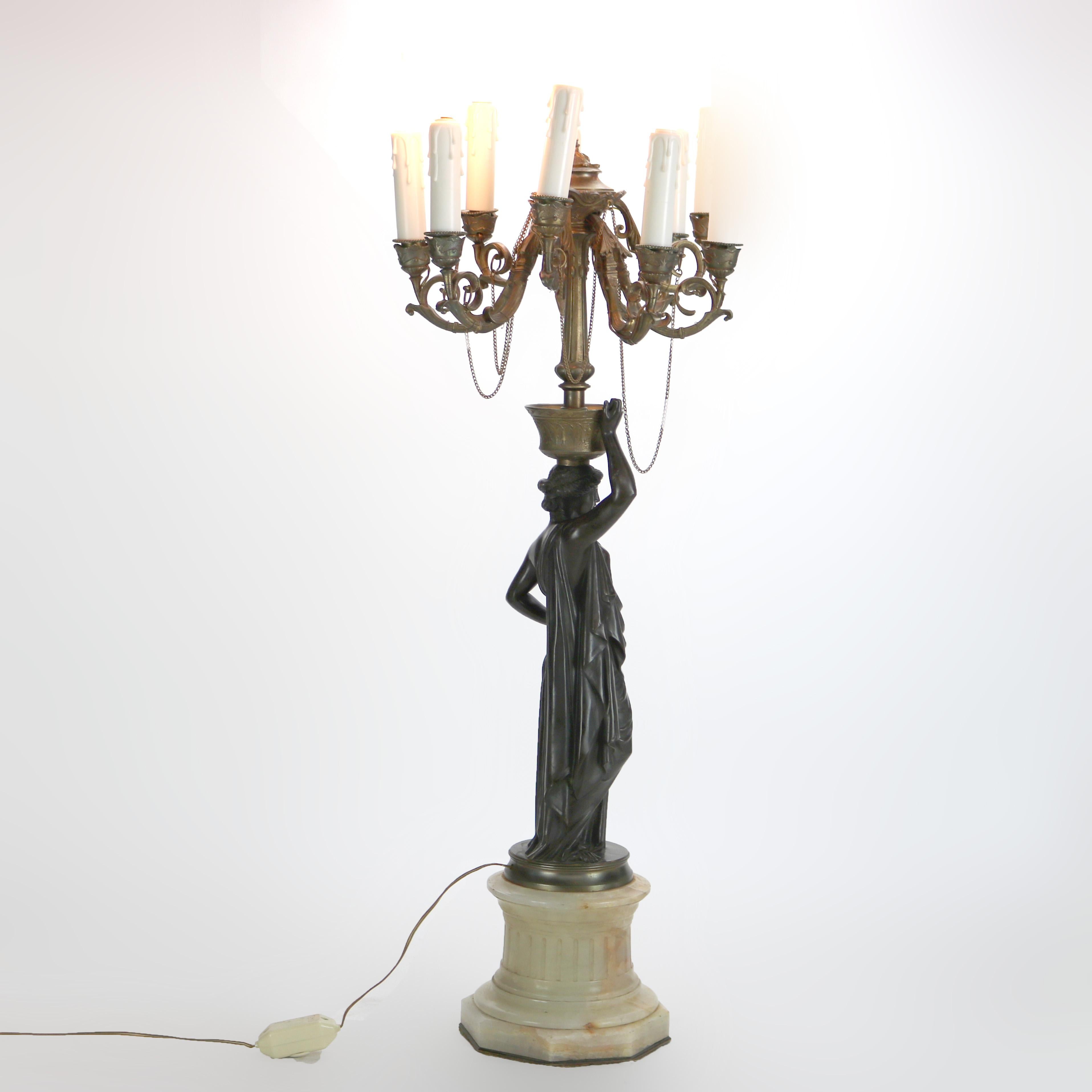 Antico candelabro scultoreo classico in bronzo a otto luci C1890 in vendita 9