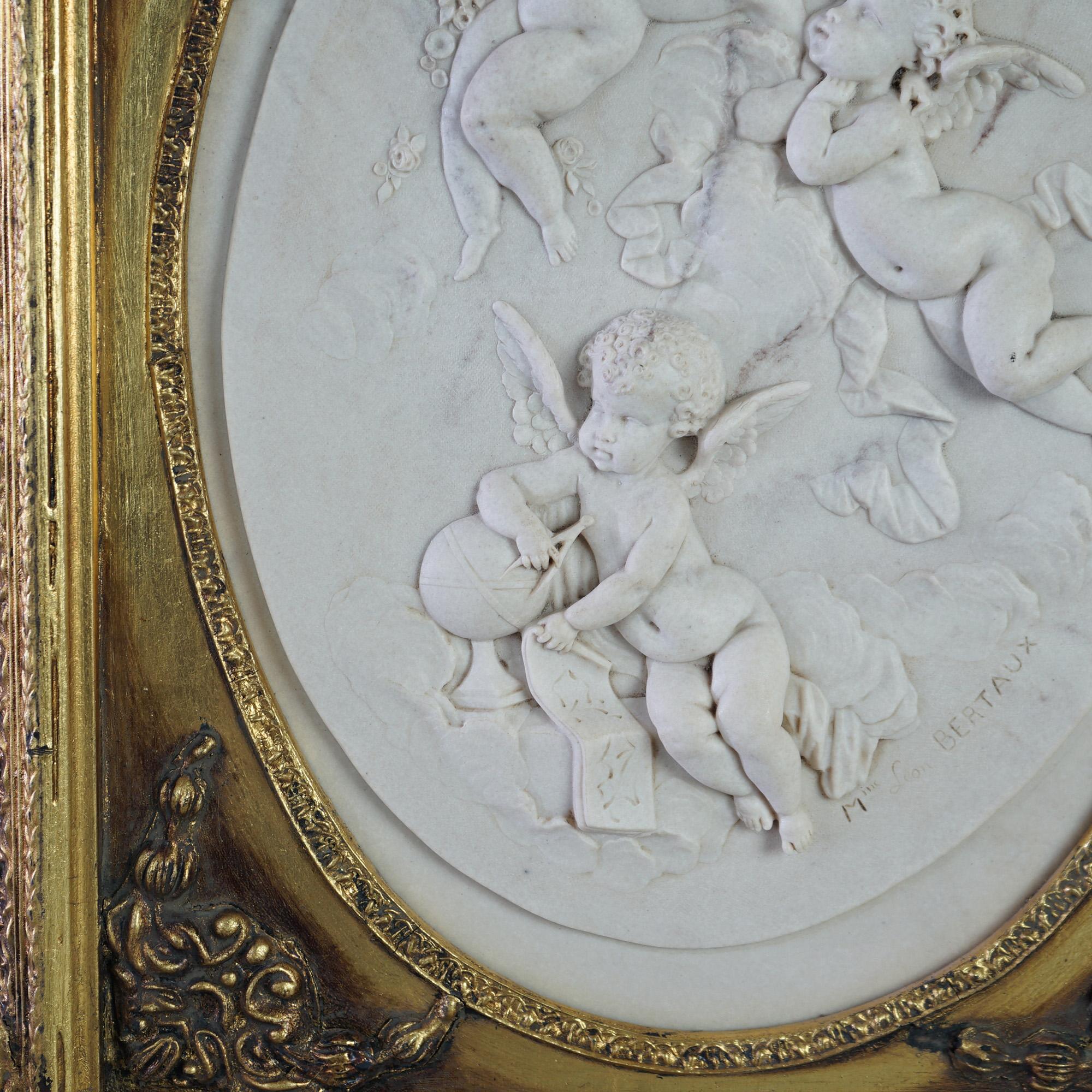 Ancienne plaque classique en marbre sculpté avec des chérubins ailés par Bertaux, C.I.C. en vente 4