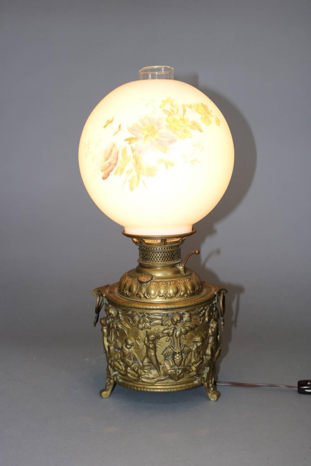 American Antique Classical Embossed Brass Urn Form Gone with the Wind Table Lamp