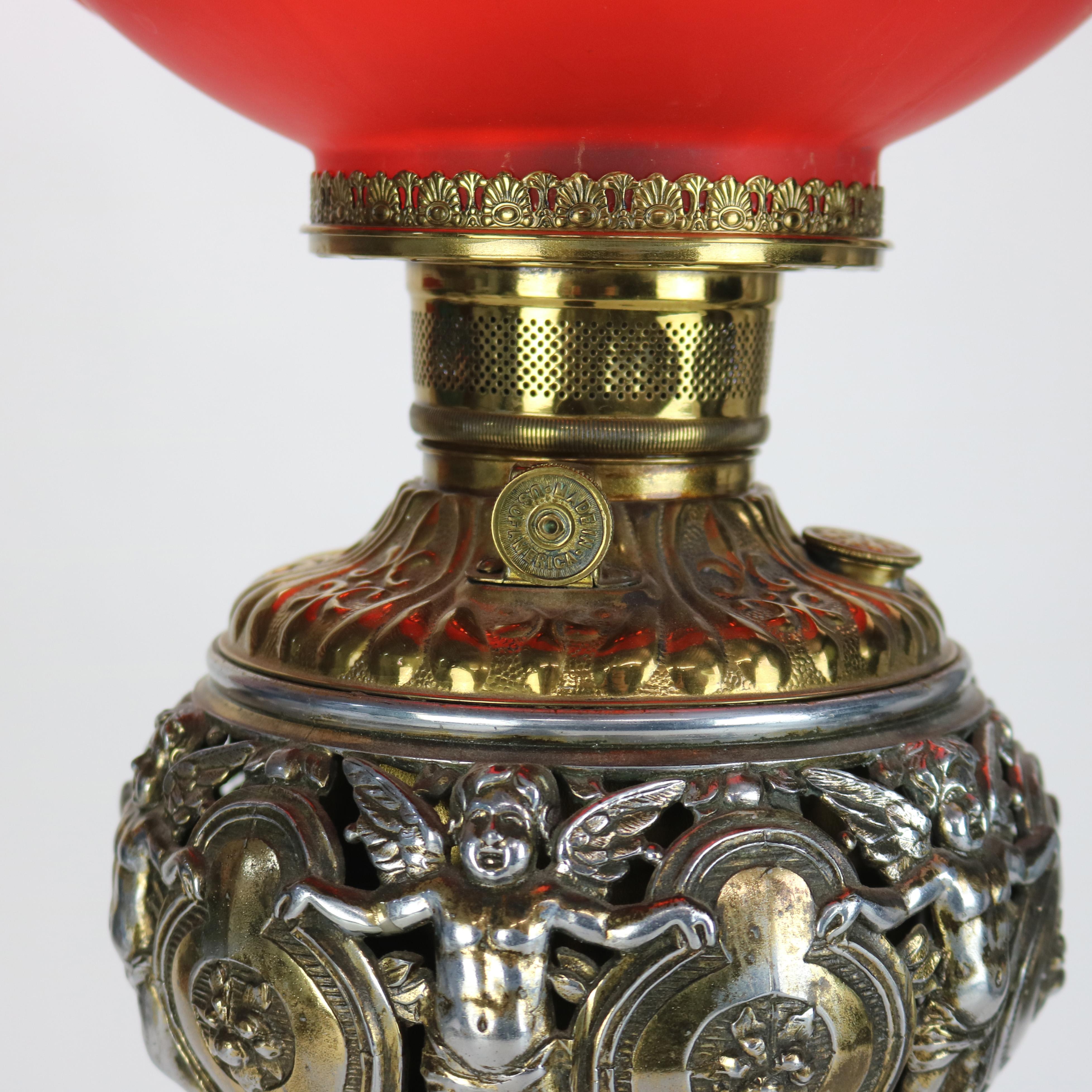 Antica lampada da tavolo classica con cherubino figurato elettrificato C1890 in vendita 2
