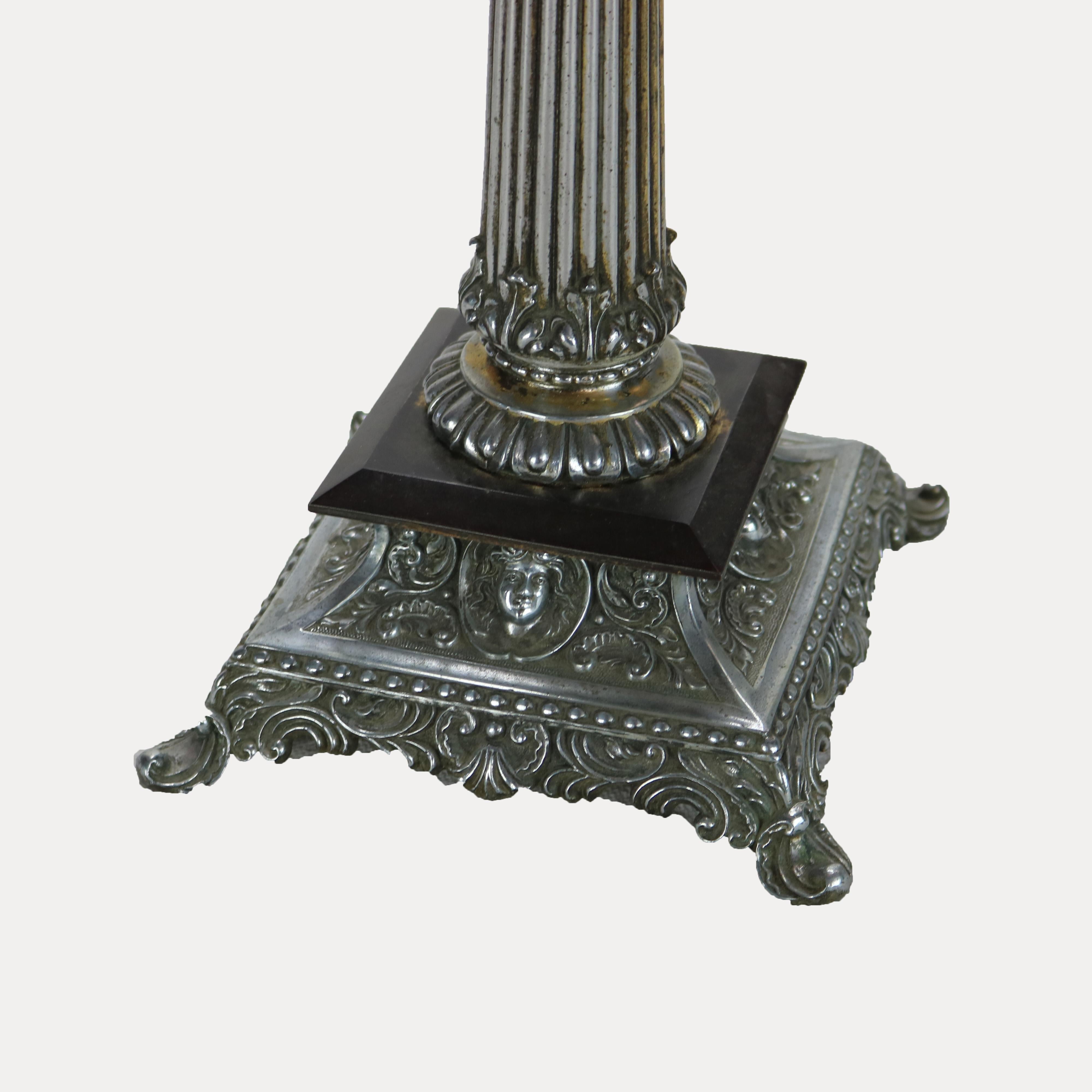Antica lampada da tavolo classica con cherubino figurato elettrificato C1890 in vendita 3