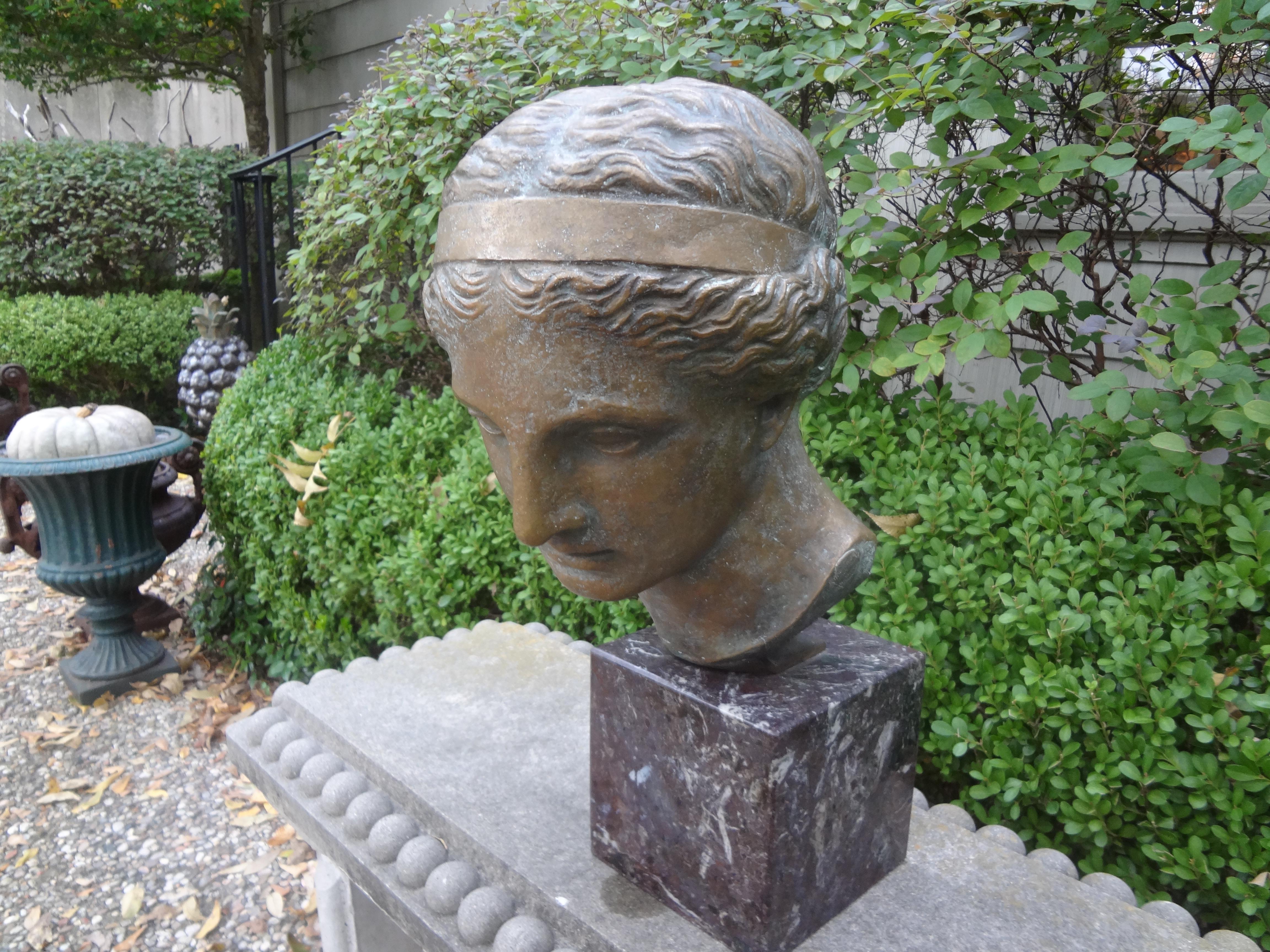 Buste en bronze français classique ancien sur une base en marbre Bon état - En vente à Houston, TX