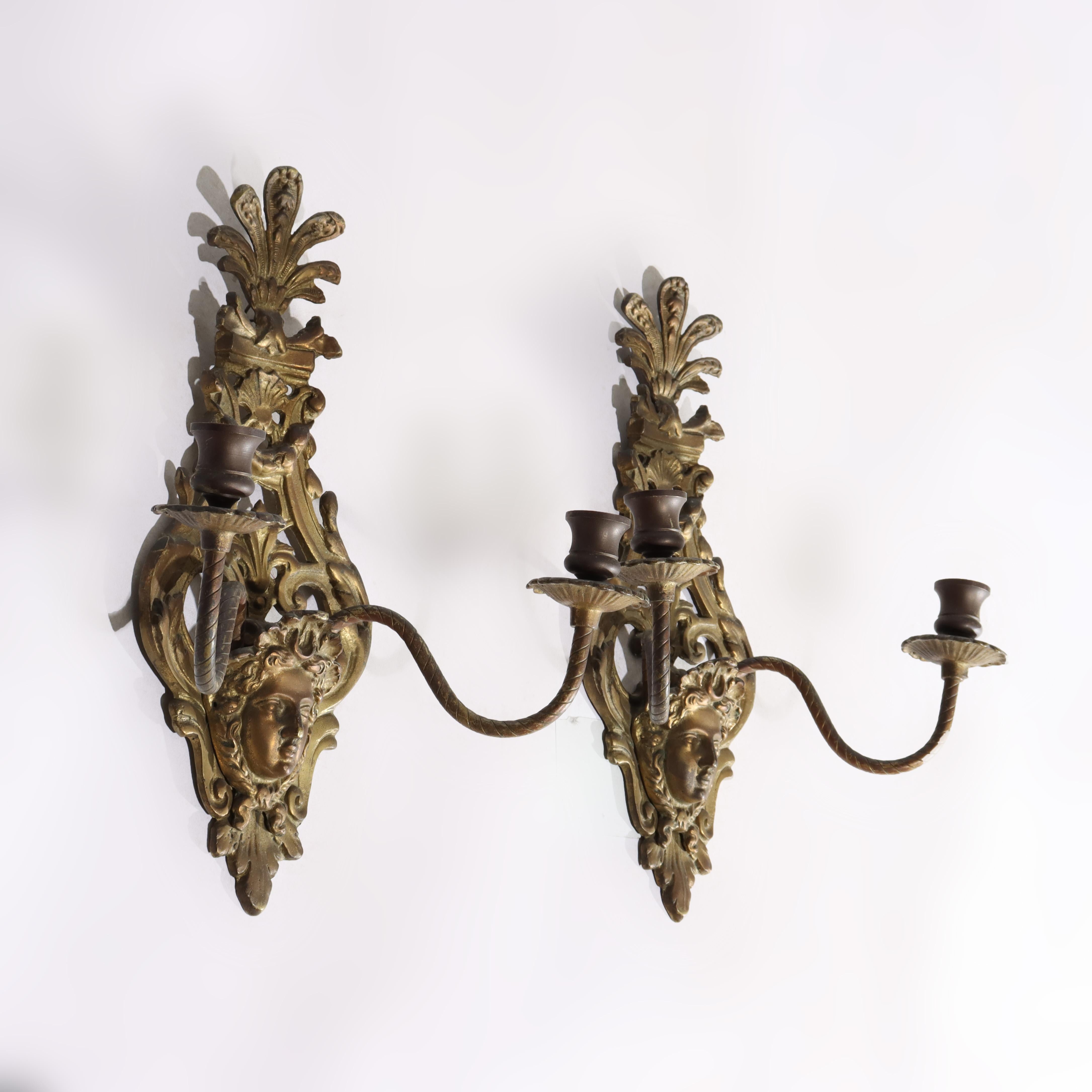 20ième siècle Anciennes appliques à bougie classiques françaises de style Louis XIV en bronze figuratif, vers 1920 en vente