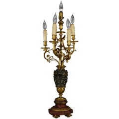Ancienne lampe candélabre classique figurative en bronze doré et marbre rouge, vers 1890