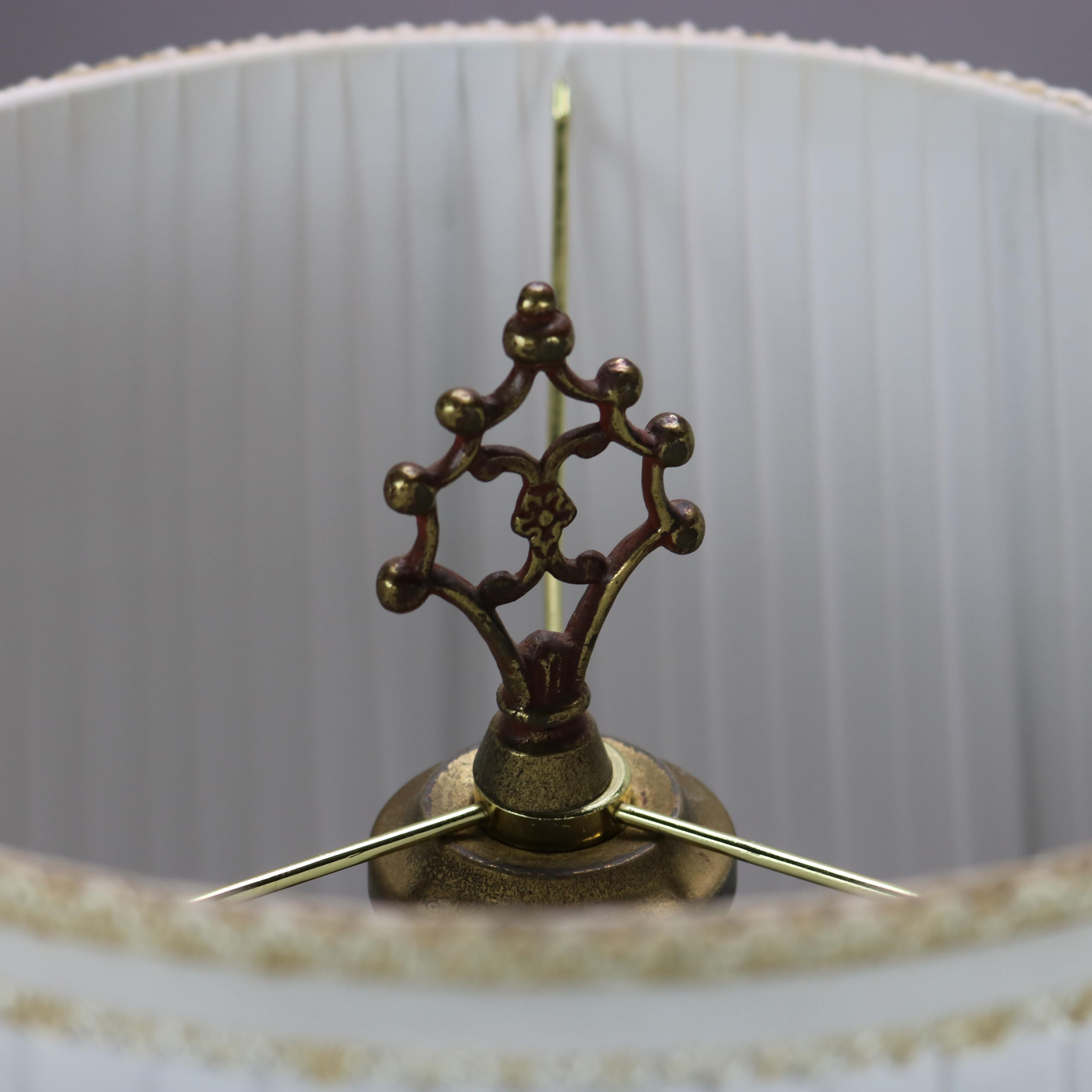 Américain Ancienne base de lampe en poterie d'art classique grecque camée attribuée à Weller, c1930 en vente