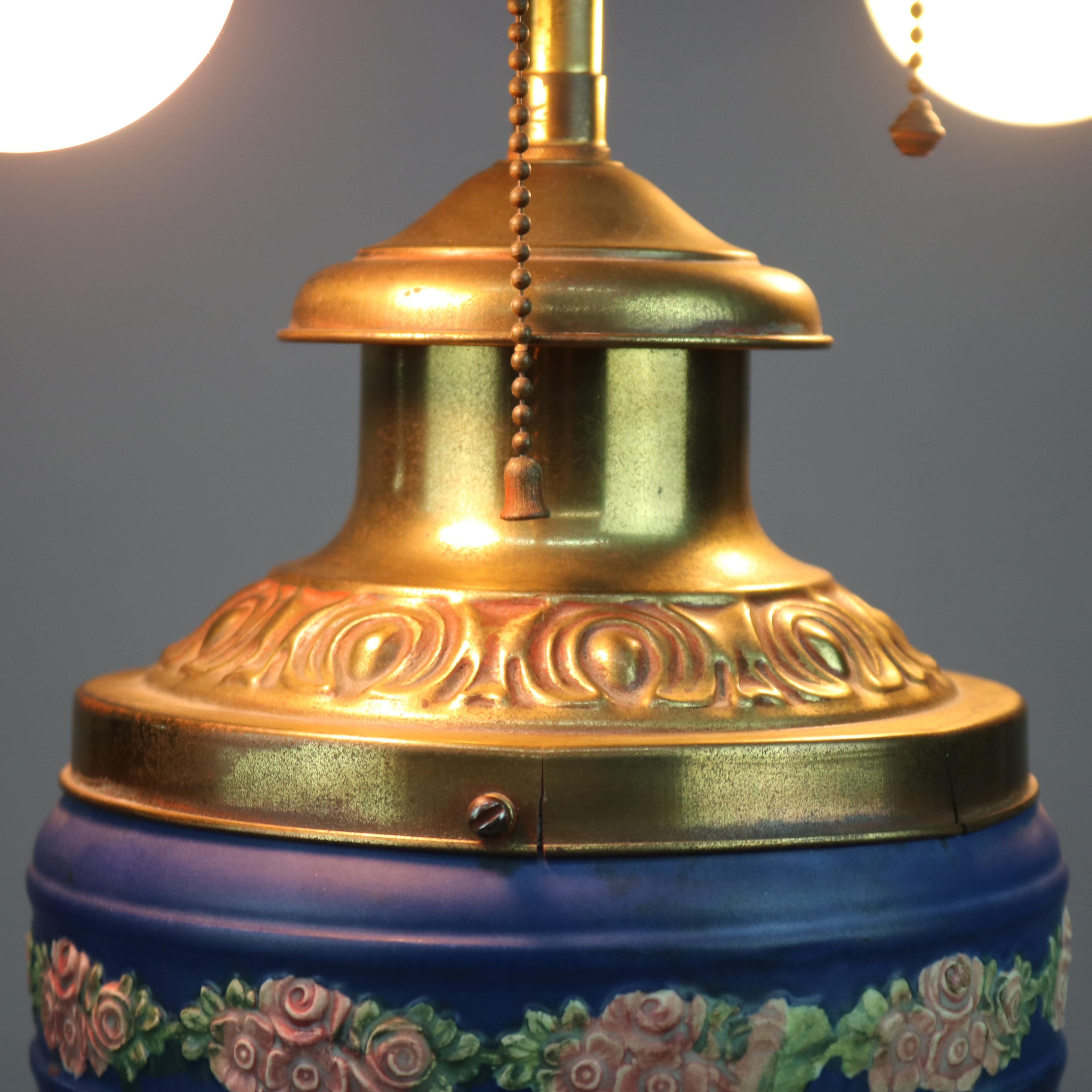 Ancienne base de lampe en poterie d'art classique grecque camée attribuée à Weller, c1930 en vente 1