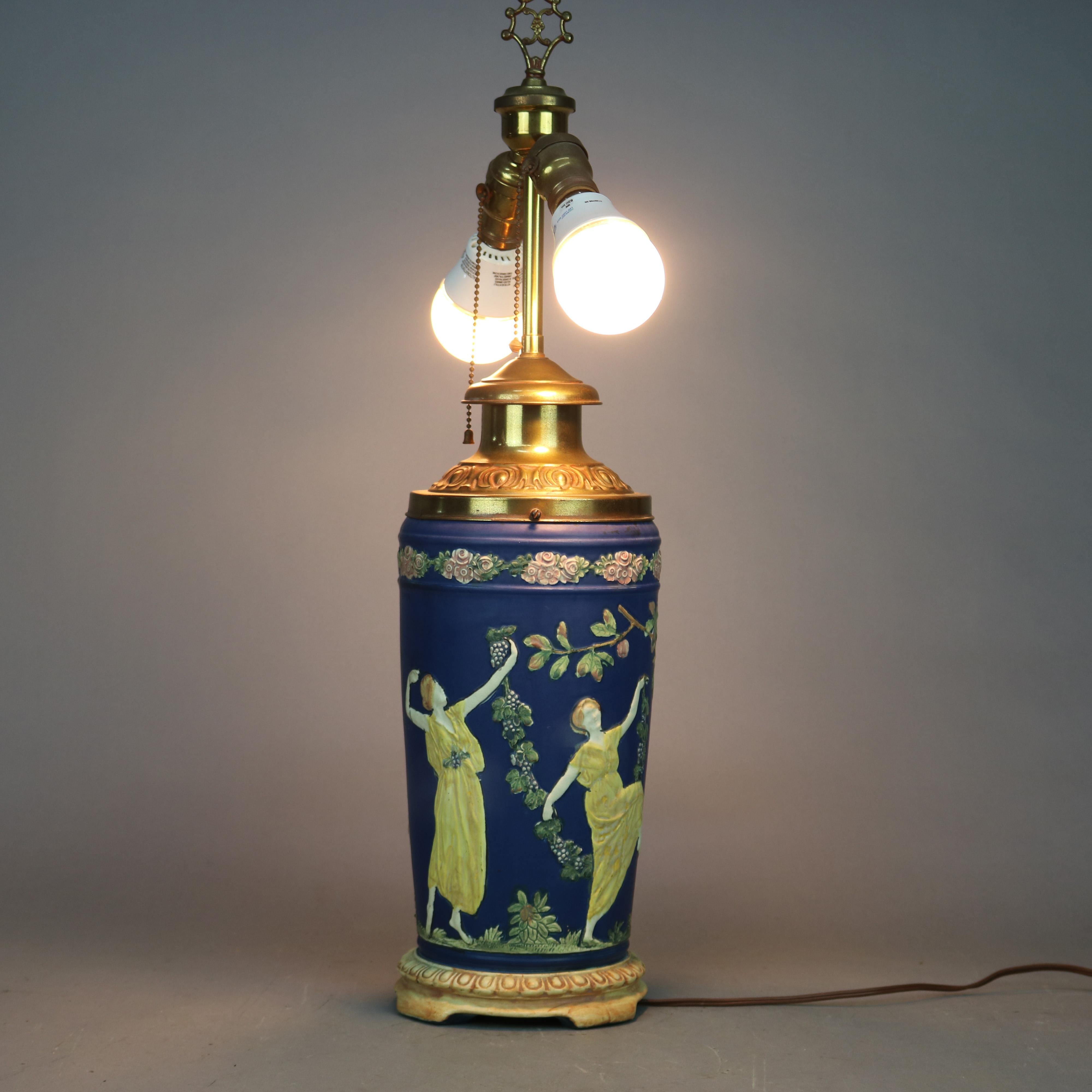 Ancienne base de lampe en poterie d'art classique grecque camée attribuée à Weller, c1930 en vente 2