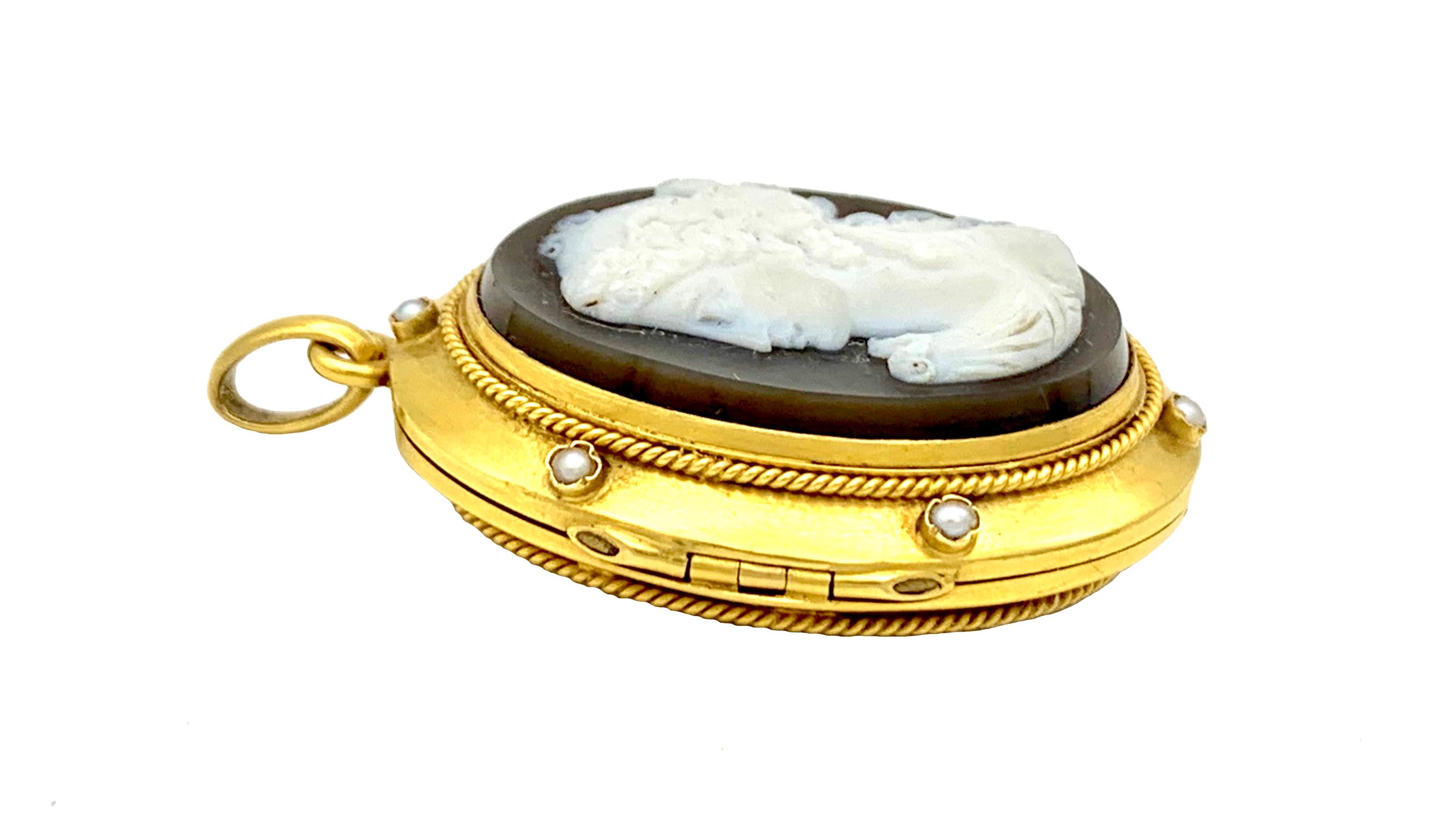This beautiful oval cameo of a young baccante, a female follower of the cult of Bacchus or Dionysos was exquisitly carved out of a sardonyx. The young woman wears her curly hair decorated with ivy.  The cameo is mounted in a yellow 18 karat gold