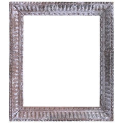 Cornice antica in stile classico con imbiancatura
