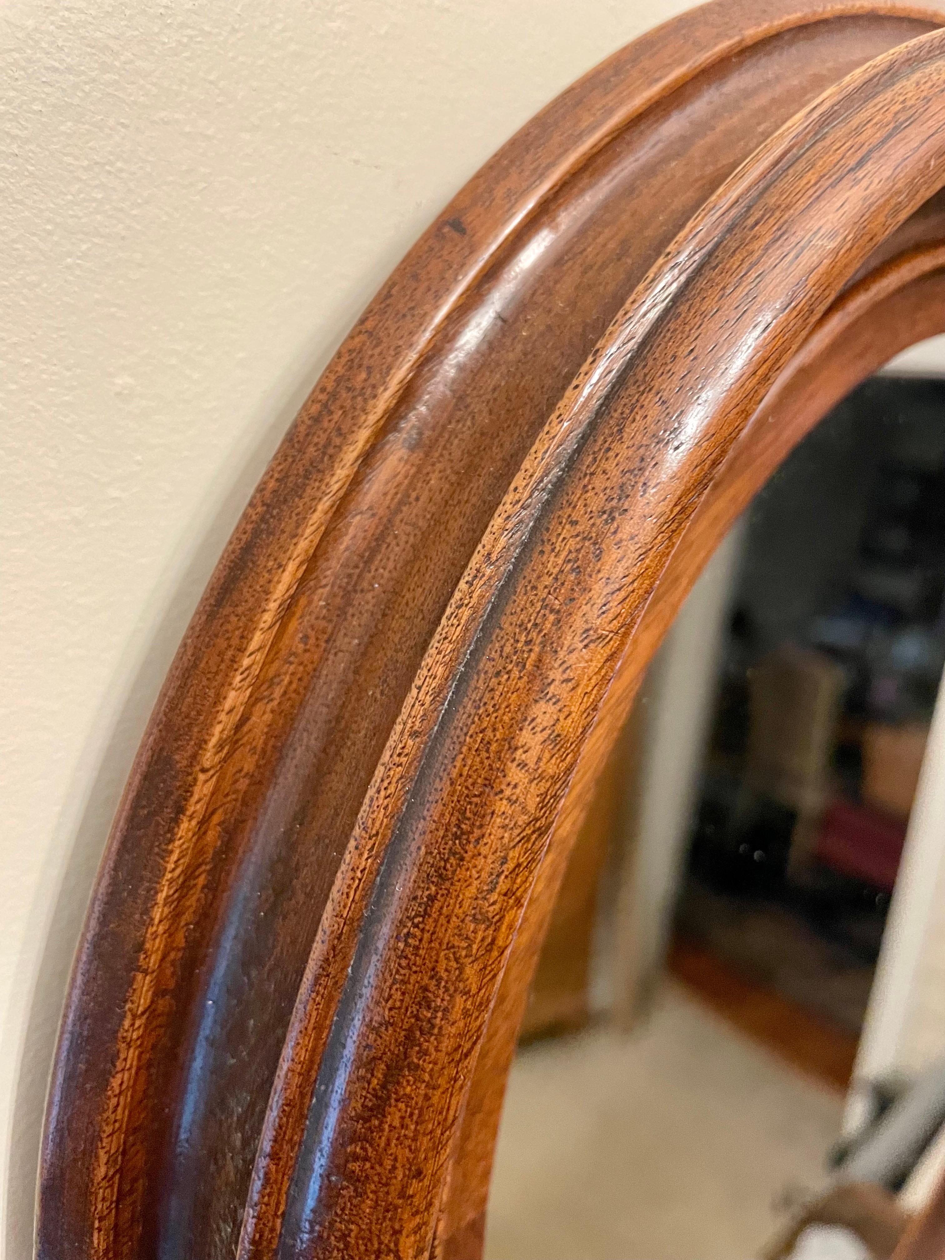 Antique Classical Walnut Oval Mirror In Good Condition In New York, NY