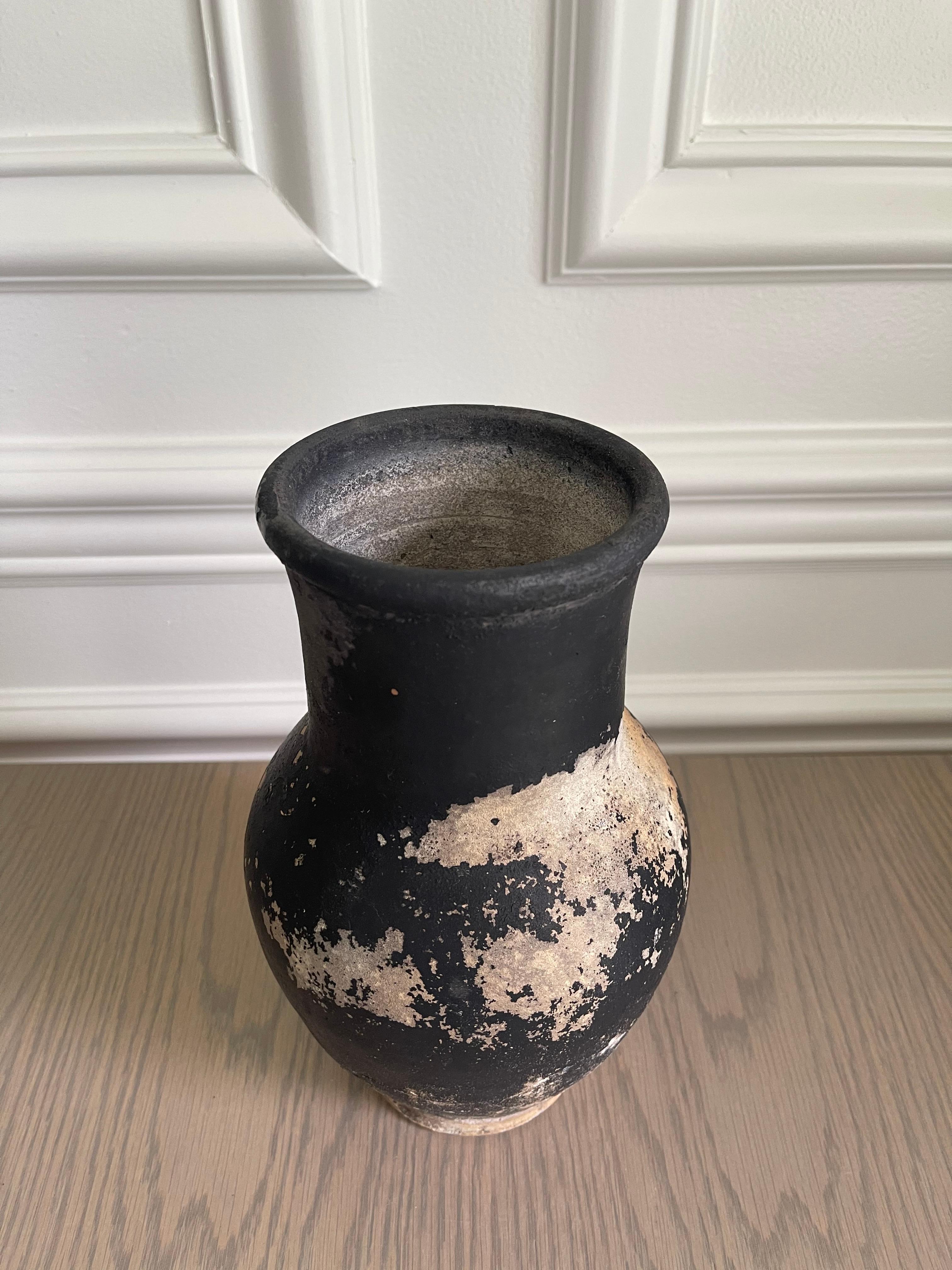Antique Clay Pot In Good Condition For Sale In Melville, NY