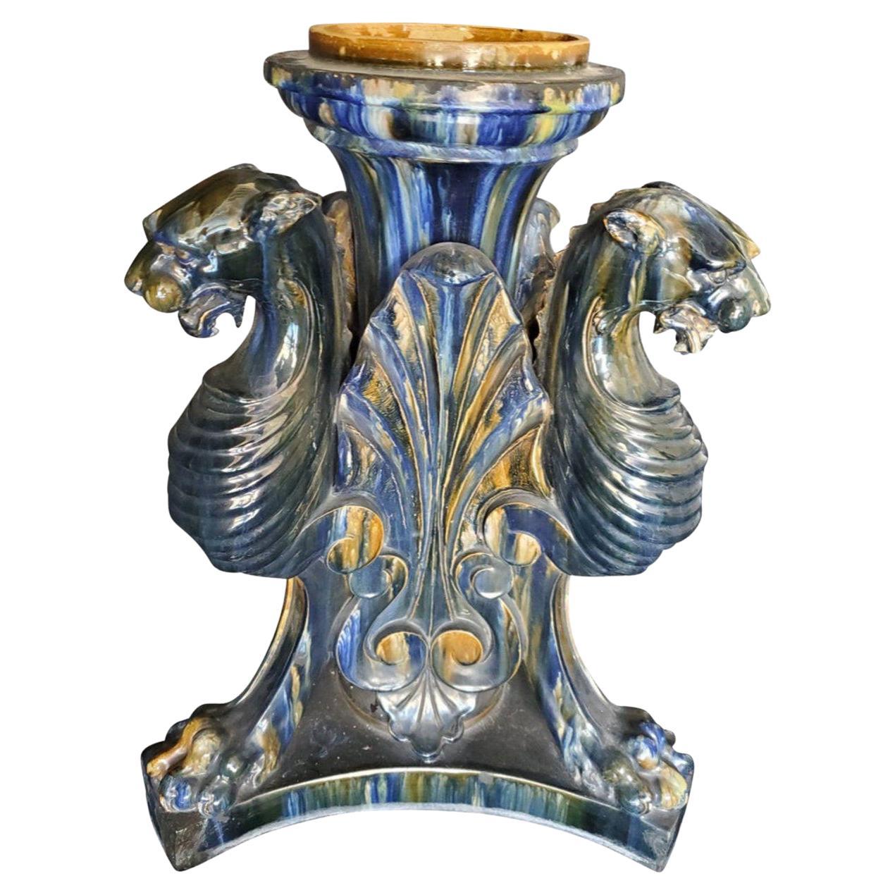 Ancien support de jardinière griffon en majolique de style Art nouveau français par Clément Massier en vente