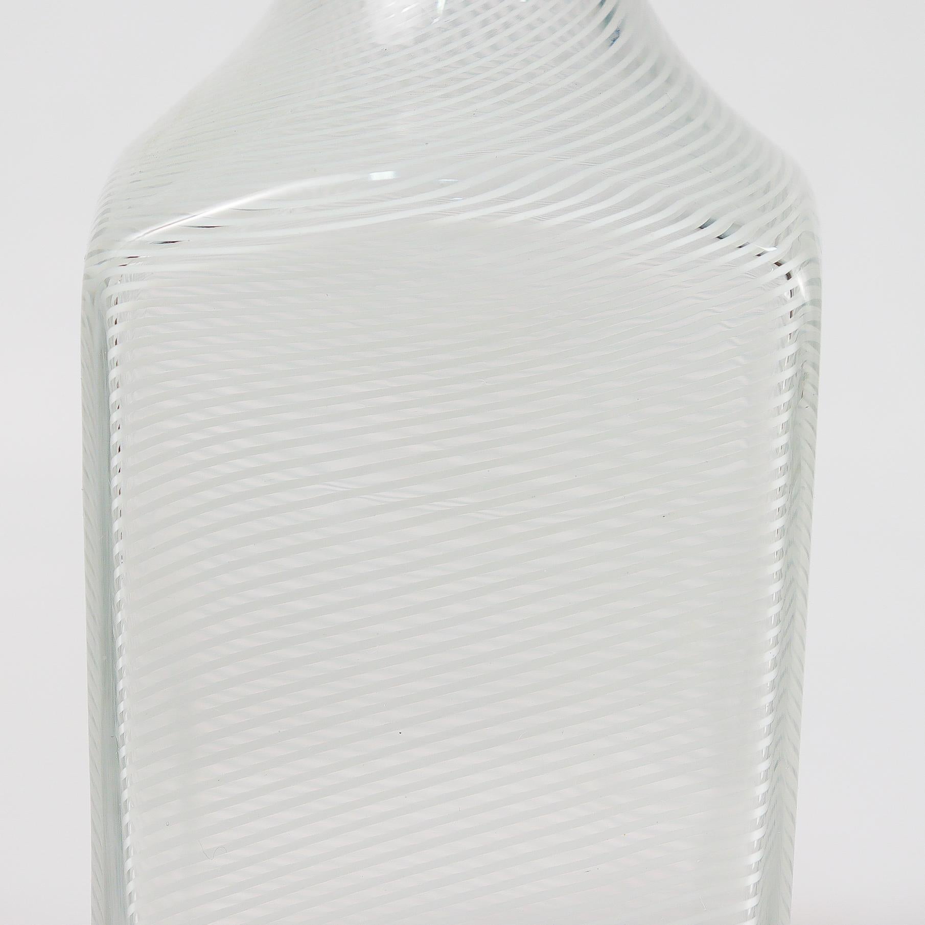 Carafe ou bouteille de liqueur antique Clichy Latticino en verre français tourbillonnant en vente 4