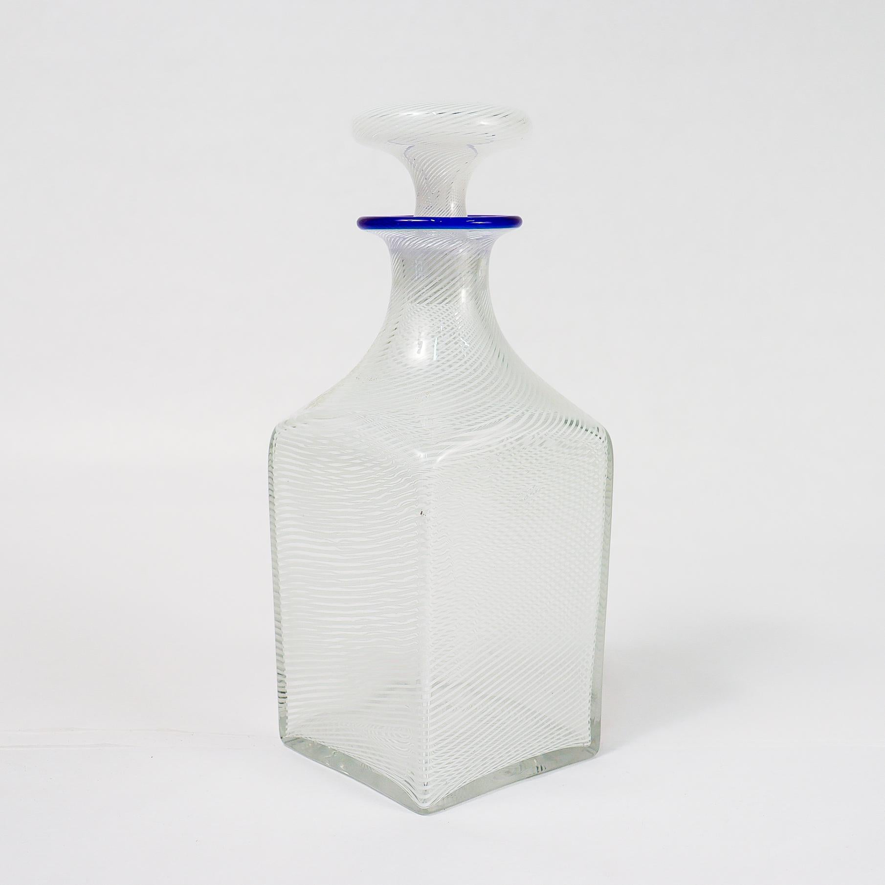 Français Carafe ou bouteille de liqueur antique Clichy Latticino en verre français tourbillonnant en vente