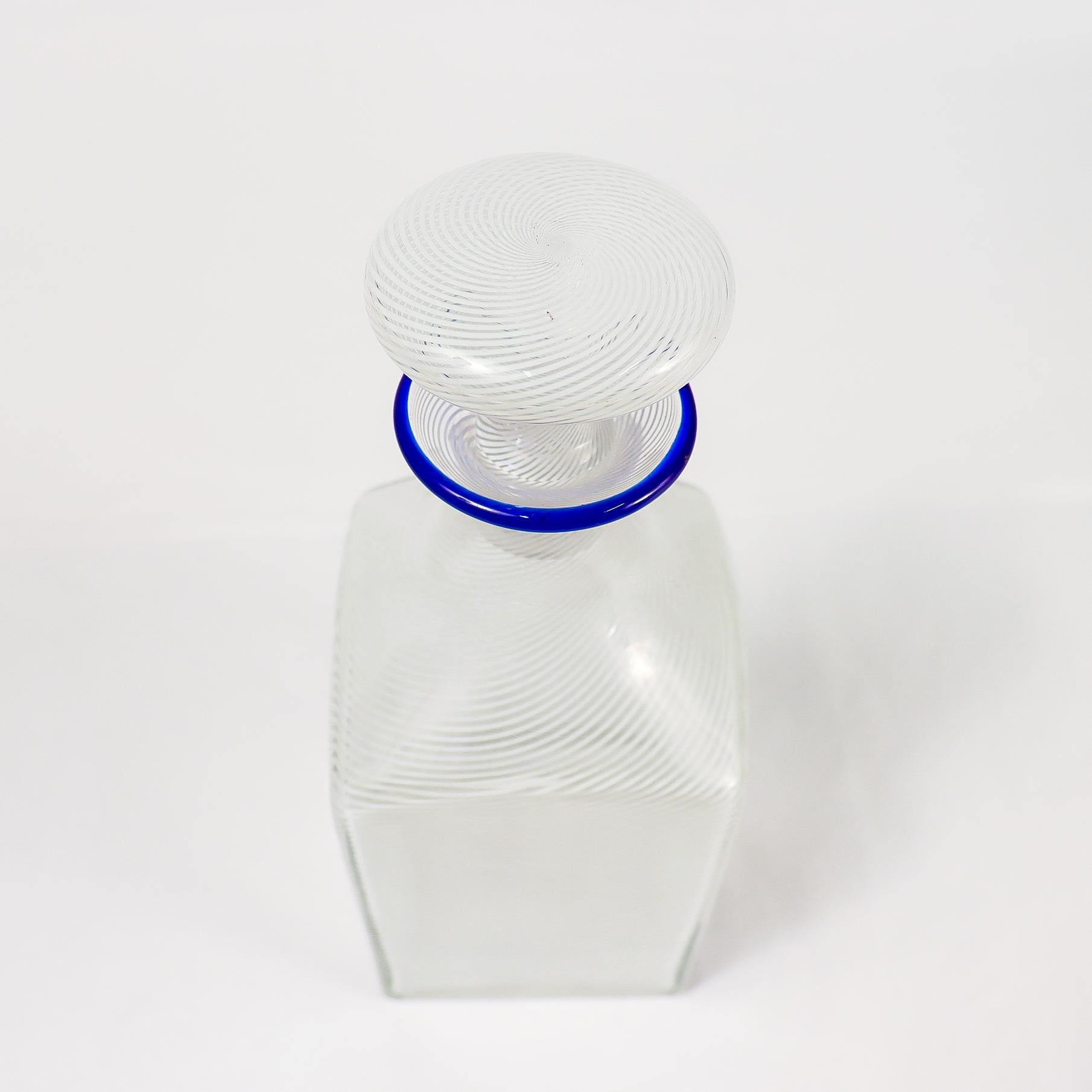 XIXe siècle Carafe ou bouteille de liqueur antique Clichy Latticino en verre français tourbillonnant en vente