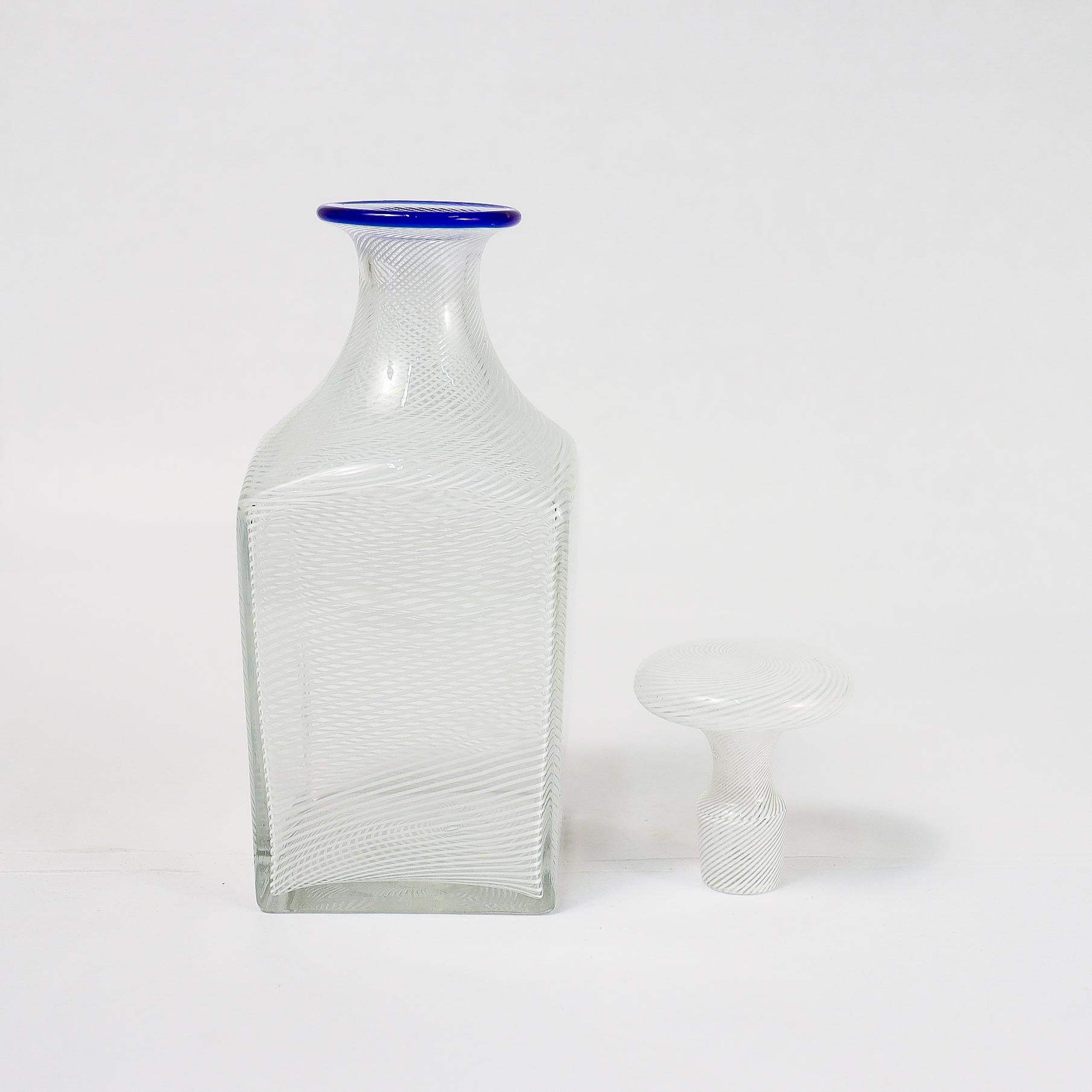 Carafe ou bouteille de liqueur antique Clichy Latticino en verre français tourbillonnant en vente 1