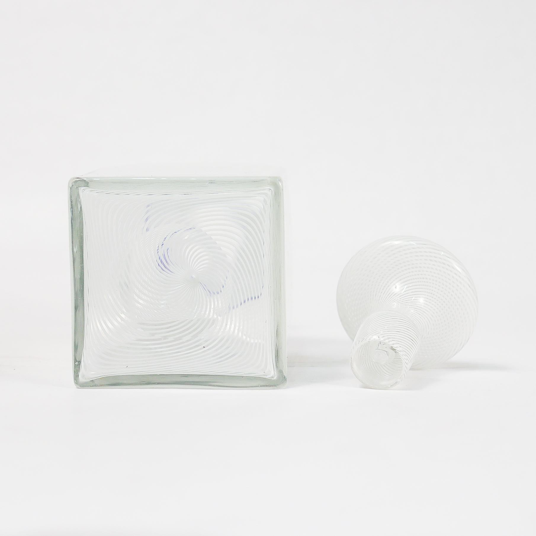 Carafe ou bouteille de liqueur antique Clichy Latticino en verre français tourbillonnant en vente 2