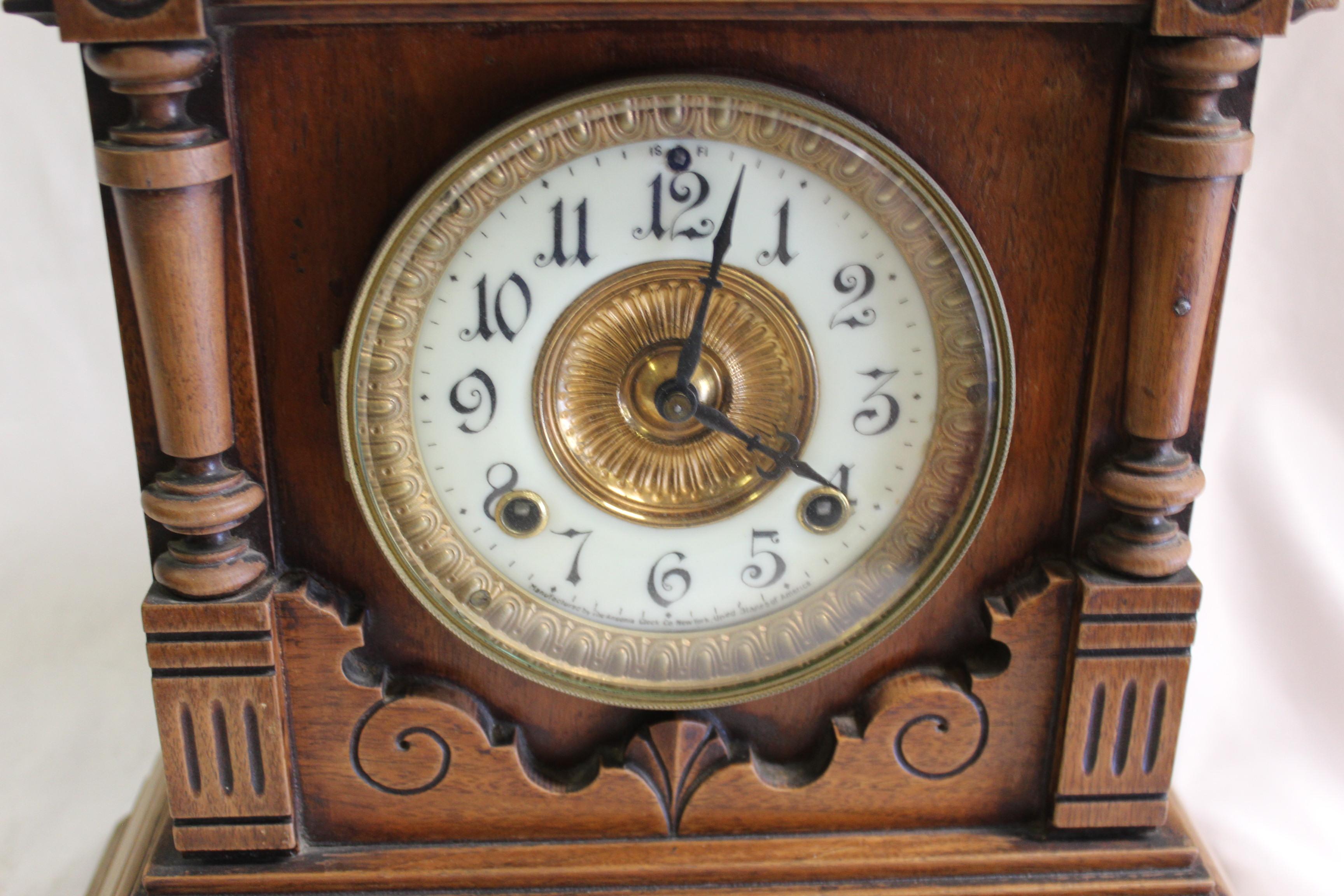 Antike Uhr Ansonia Eiche Gehäuse w Eagle (Amerikanische Klassik) im Angebot