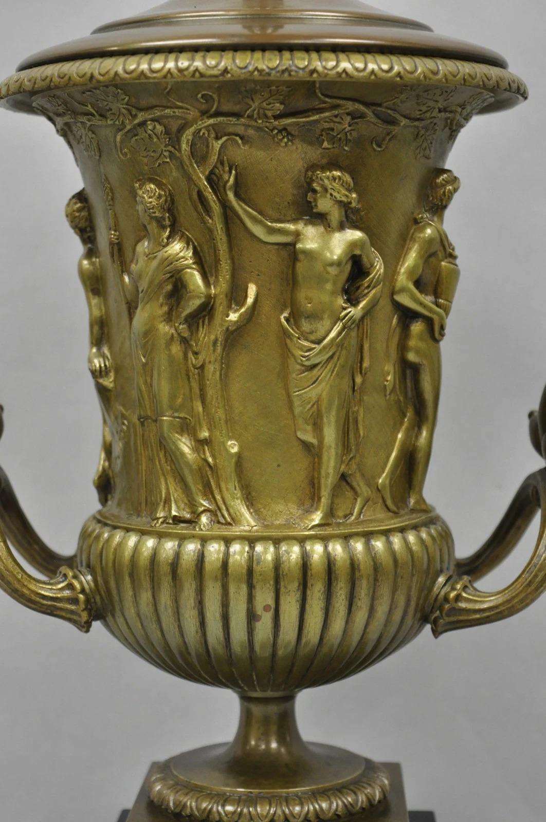 Antike Clodion Französisch neoklassischen Figural Bronze Trophäe Cup Urne Tischlampe im Angebot 10