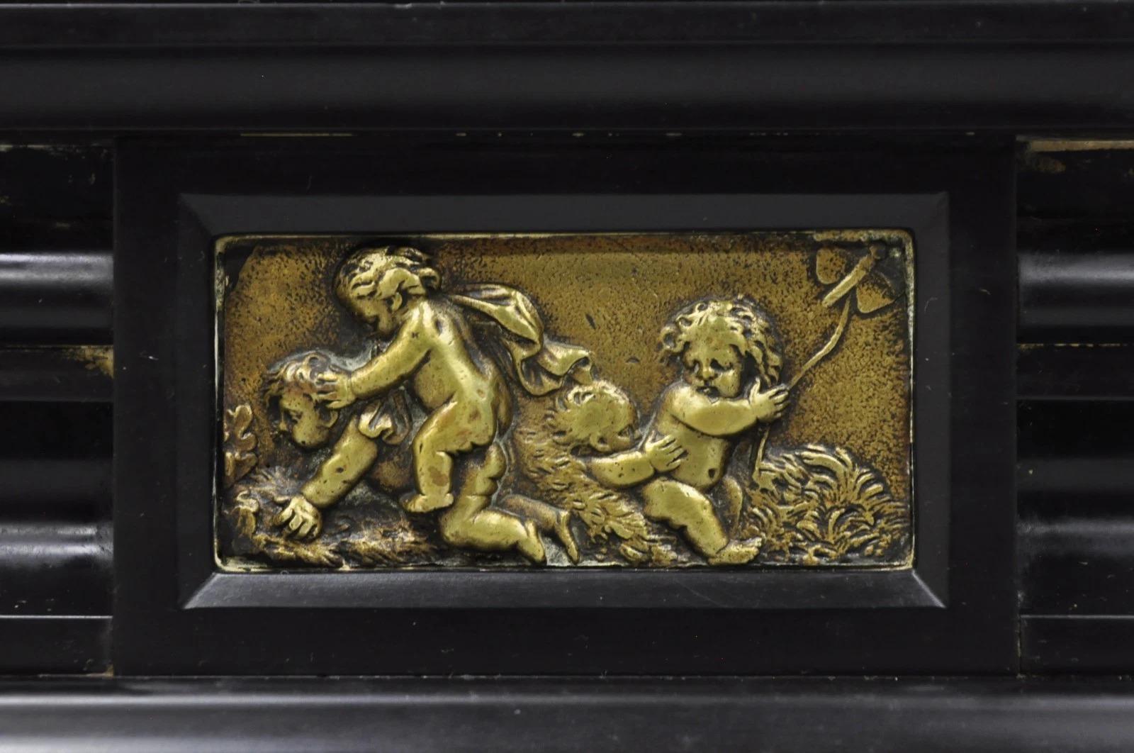 Antike Clodion Französisch neoklassischen Figural Bronze Trophäe Cup Urne Tischlampe im Angebot 11