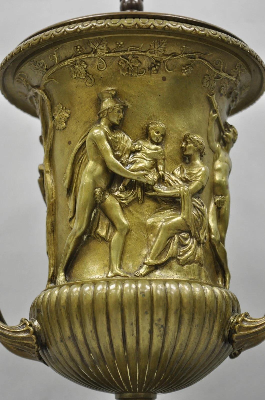 Antike Clodion Französisch neoklassischen Figural Bronze Trophäe Cup Urne Tischlampe im Zustand „Gut“ im Angebot in Philadelphia, PA