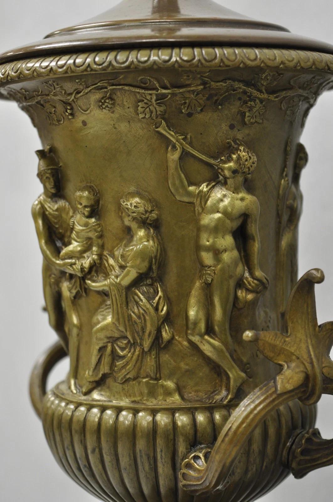 Antike Clodion Französisch neoklassischen Figural Bronze Trophäe Cup Urne Tischlampe im Angebot 2