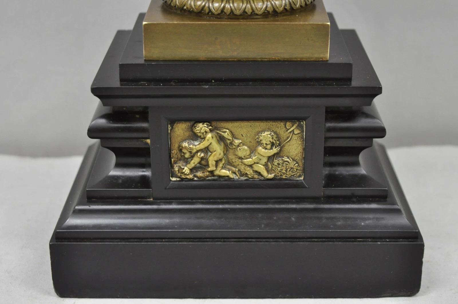 Antike Clodion Französisch neoklassischen Figural Bronze Trophäe Cup Urne Tischlampe im Angebot 3